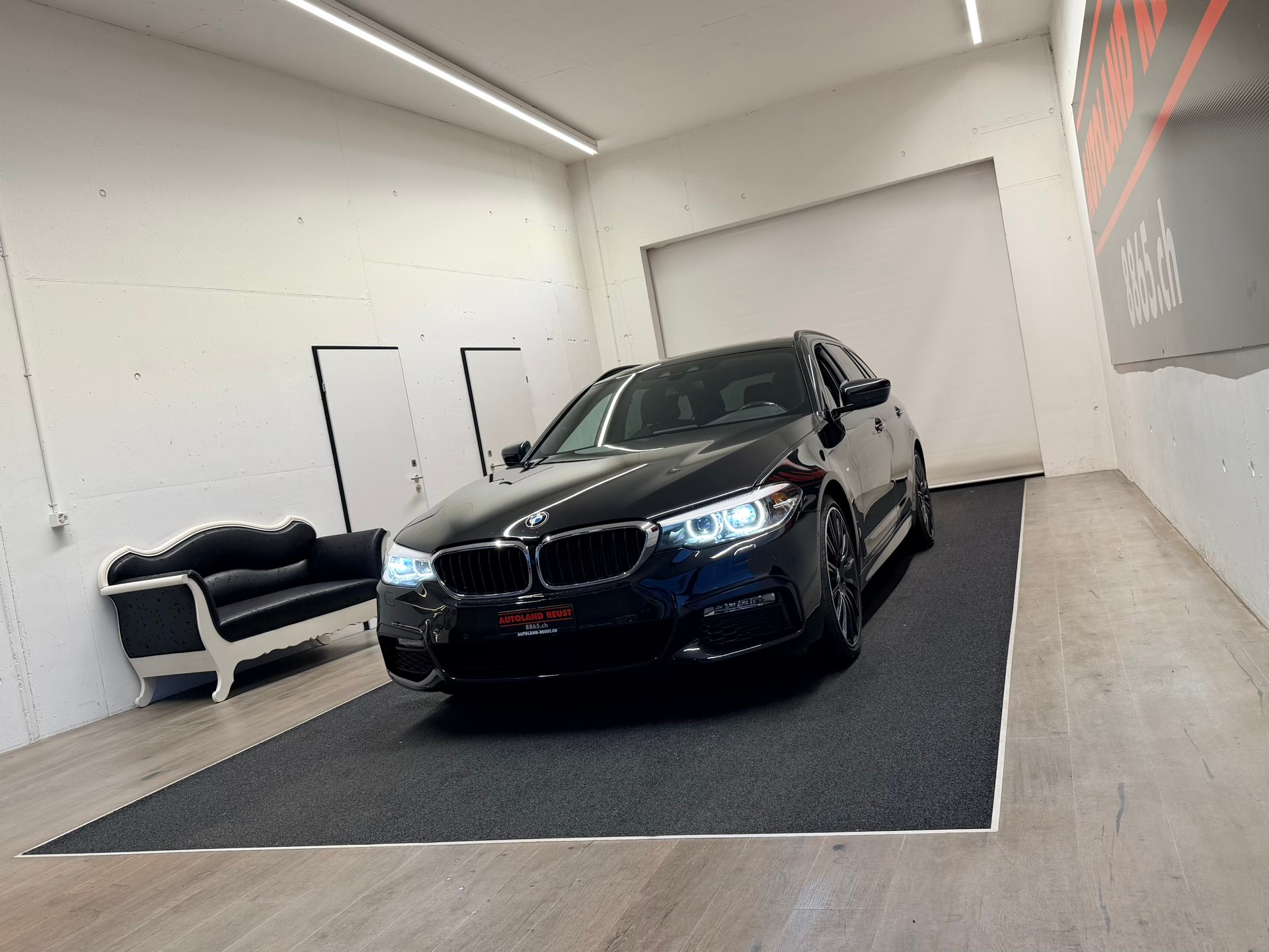 BMW 520i Touring M Sport Steptronic-image-2