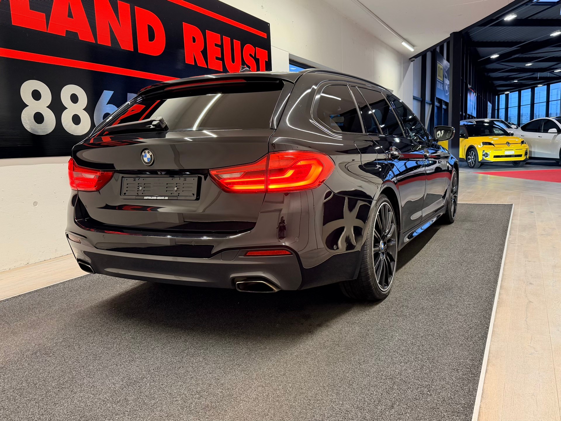 BMW 520i Touring M Sport Steptronic-image-7