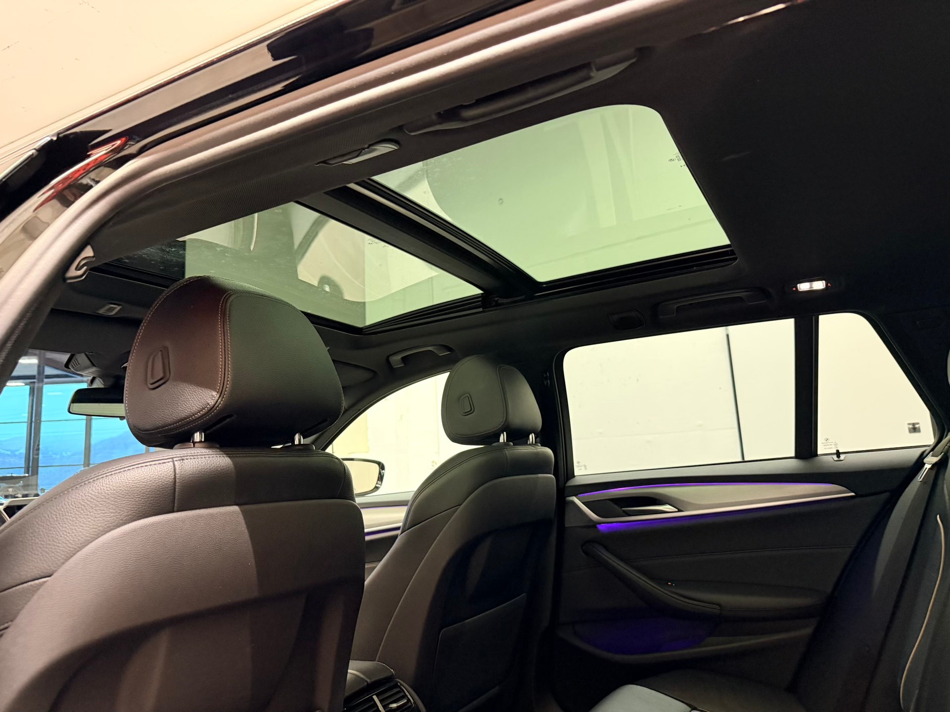 BMW 520i Touring M Sport Steptronic-image-16