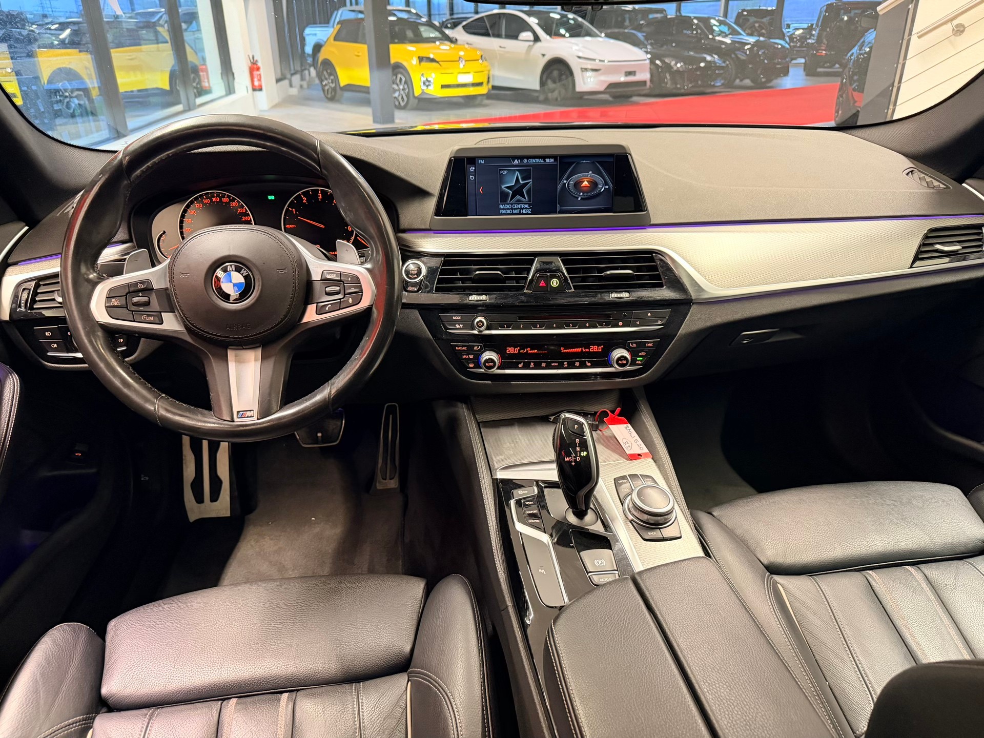 BMW 520i Touring M Sport Steptronic-image-17