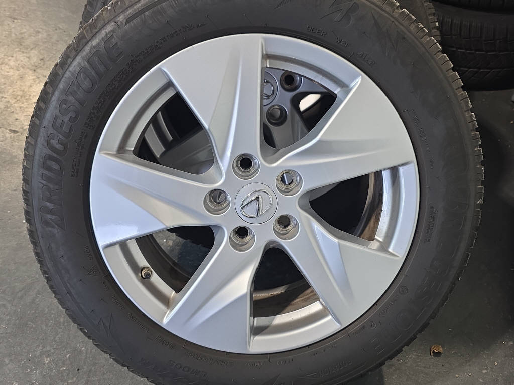 LEXUS UX 250h F-Line-image-27