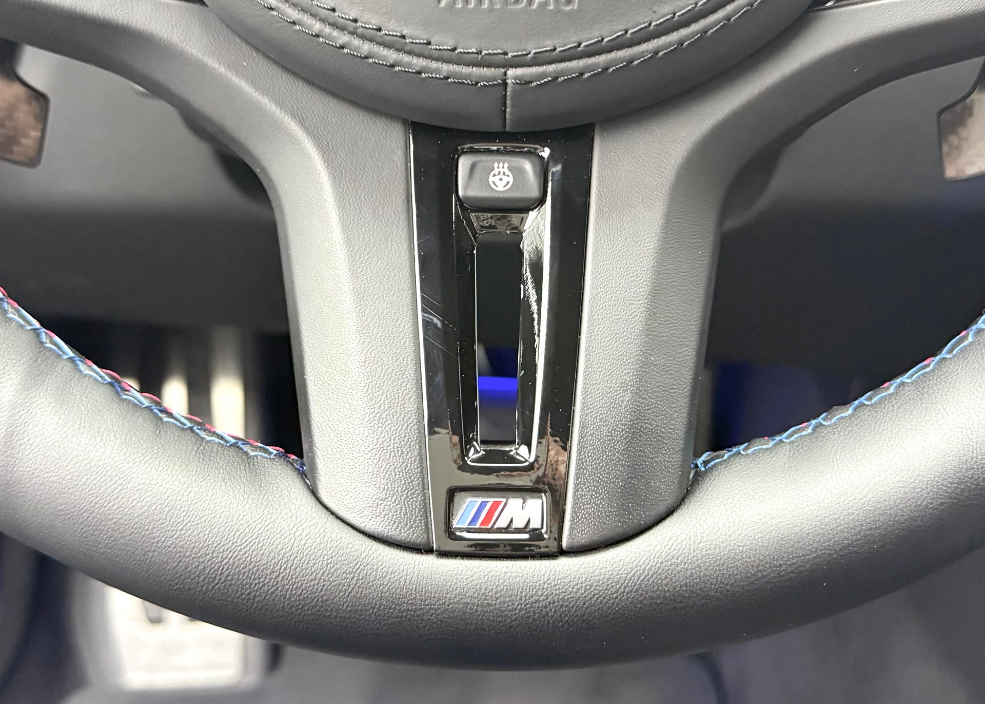 BMW M8 xDrive M Competition Steptronic-image-10