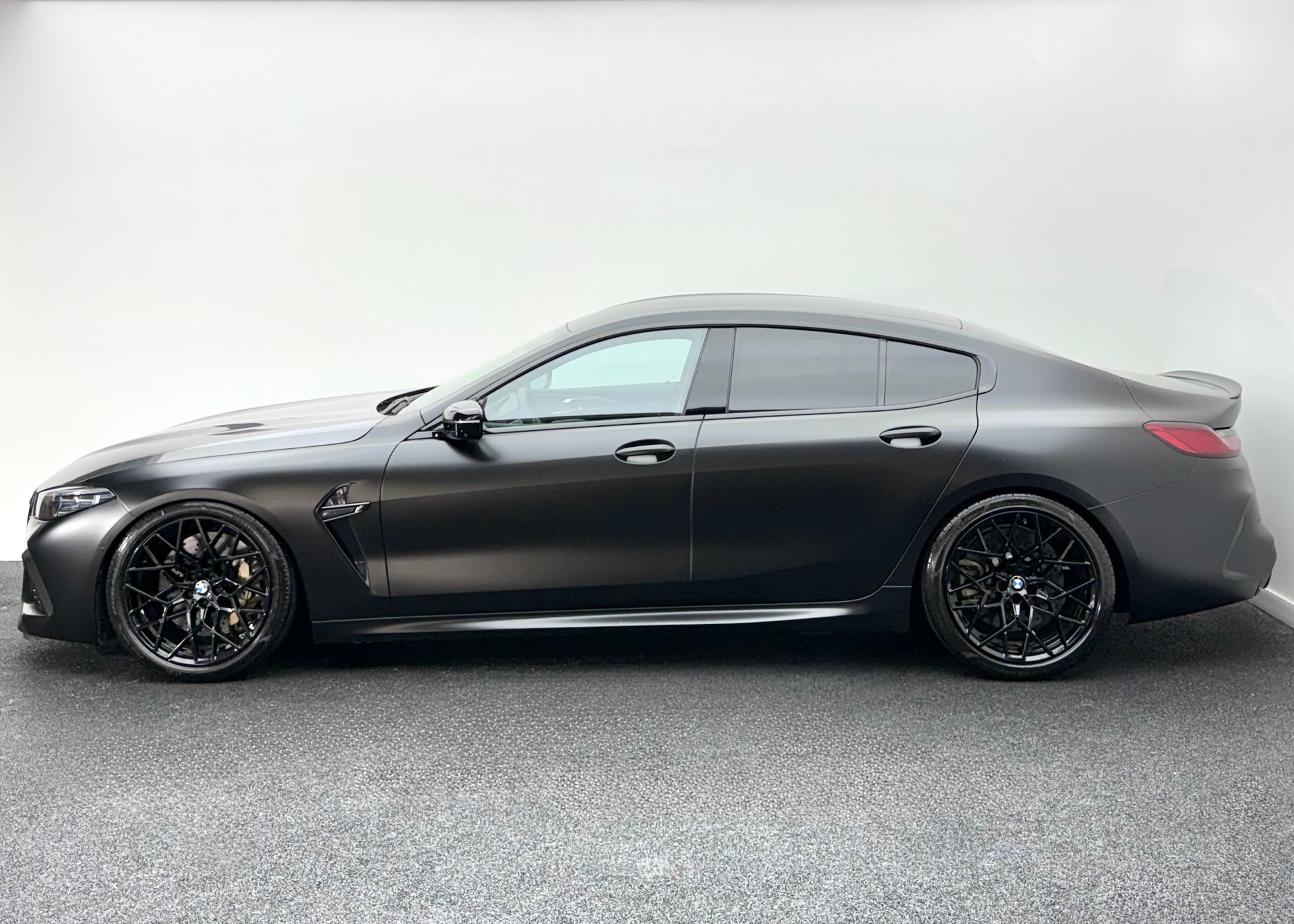 BMW M8 xDrive M Competition Steptronic-image-3