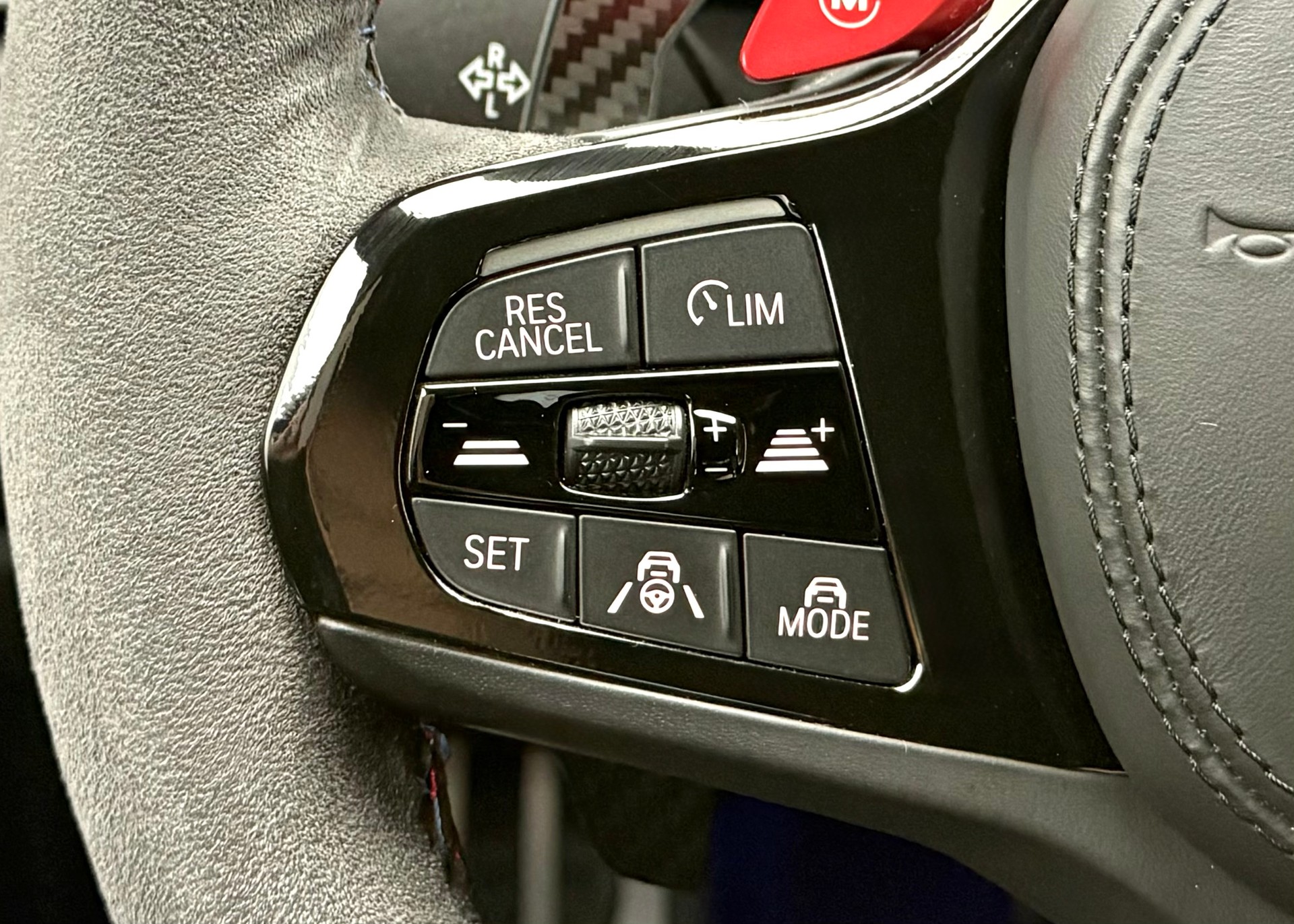 BMW M8 xDrive M Competition Steptronic-image-9