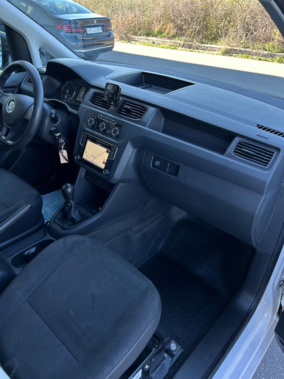 VW Caddy 2.0TDI BlueMotion Technology-image-8