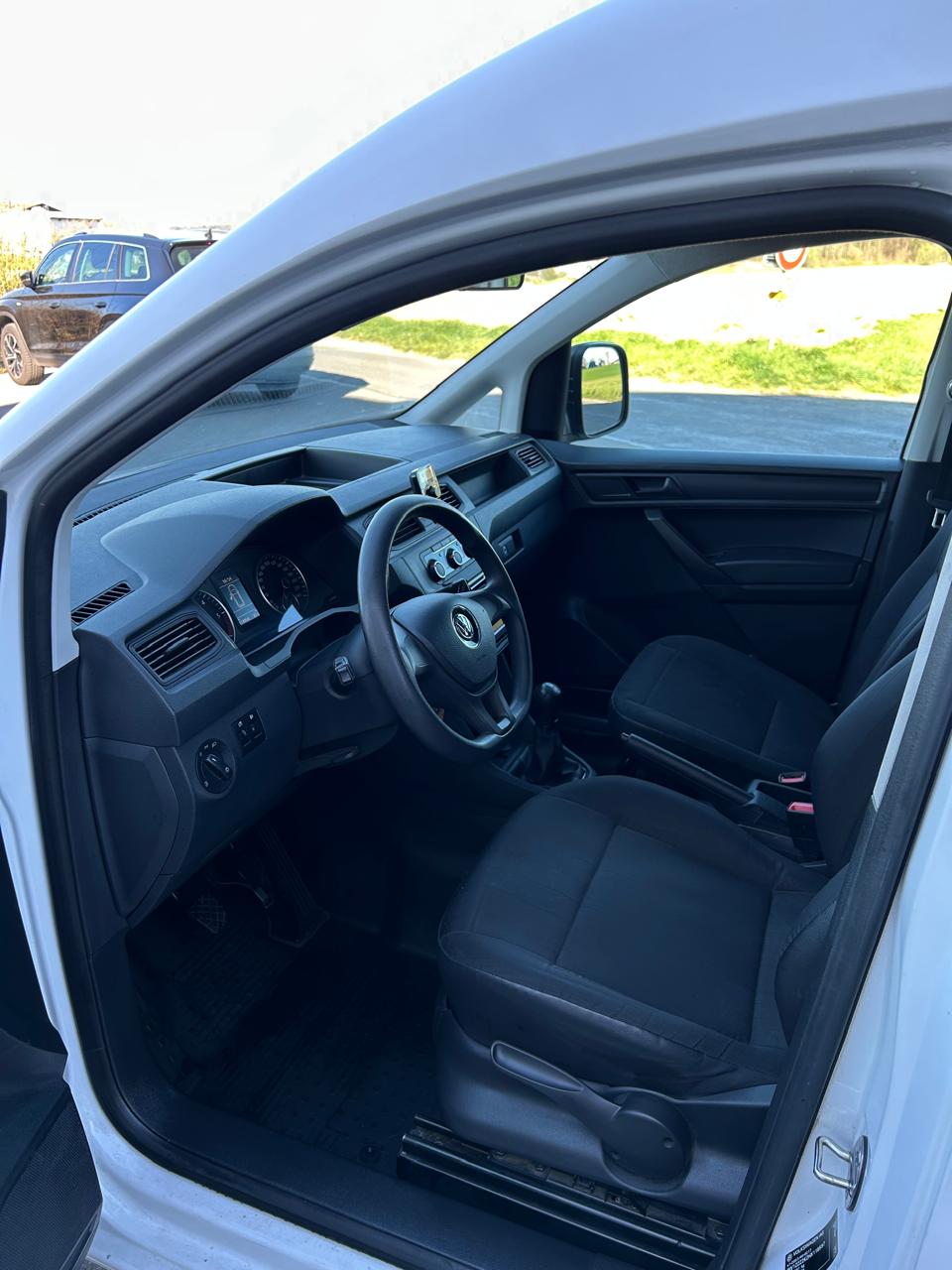 VW Caddy 2.0TDI BlueMotion Technology-image-7