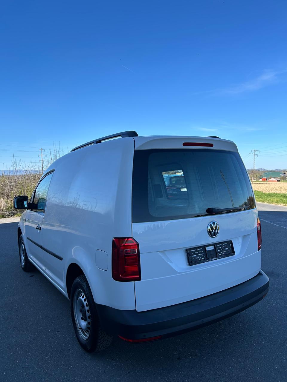 VW Caddy 2.0TDI BlueMotion Technology-image-2
