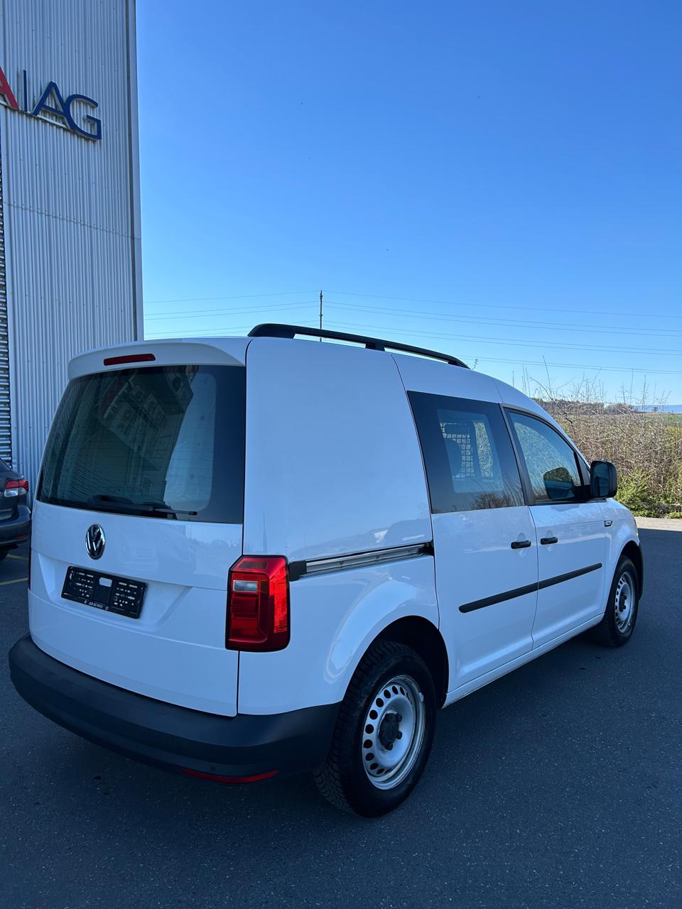 VW Caddy 2.0TDI BlueMotion Technology-image-3
