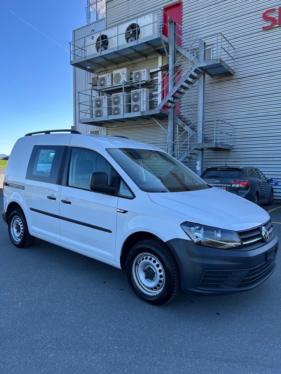 VW Caddy 2.0TDI BlueMotion Technology-image-1
