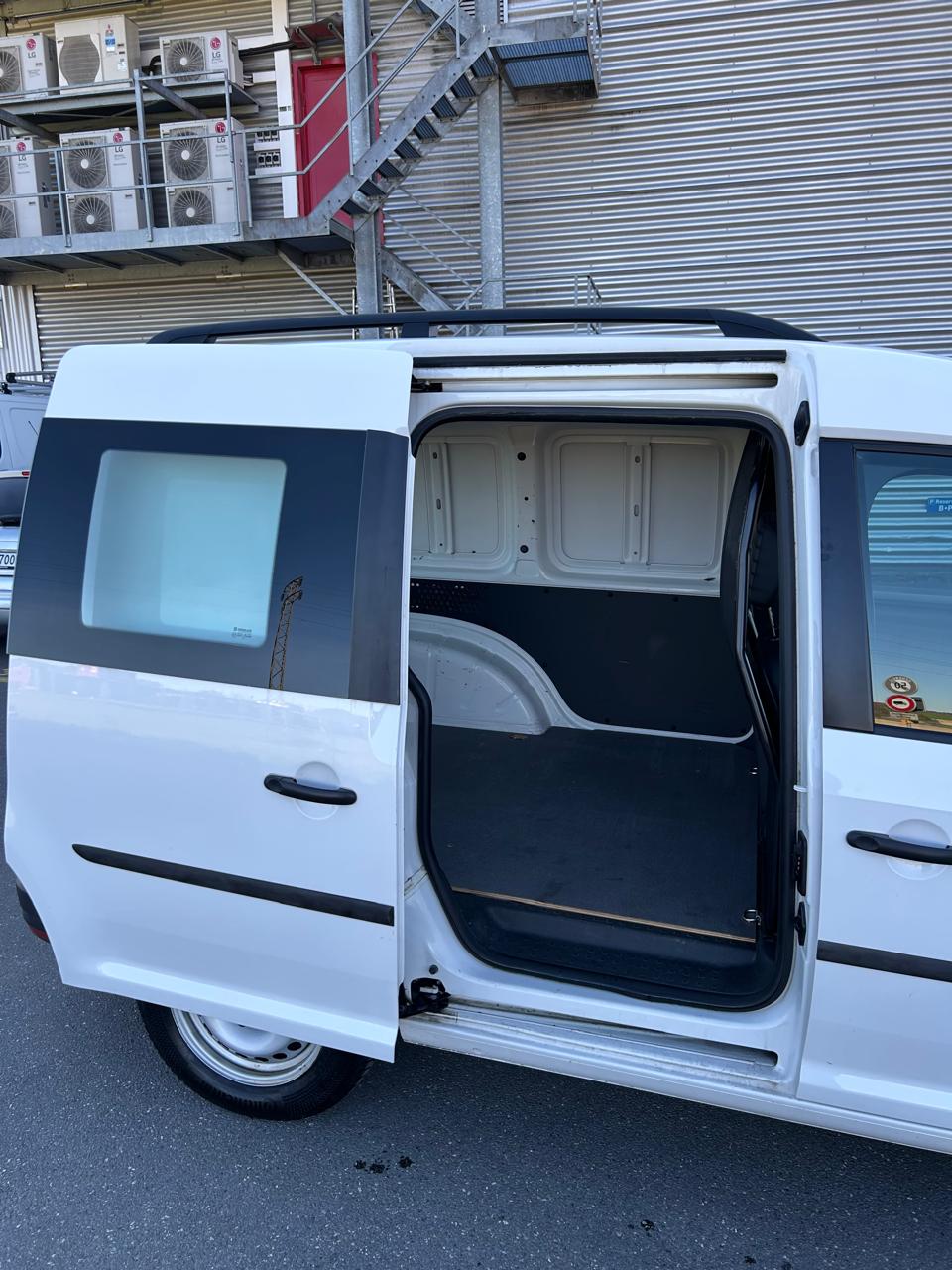 VW Caddy 2.0TDI BlueMotion Technology-image-10