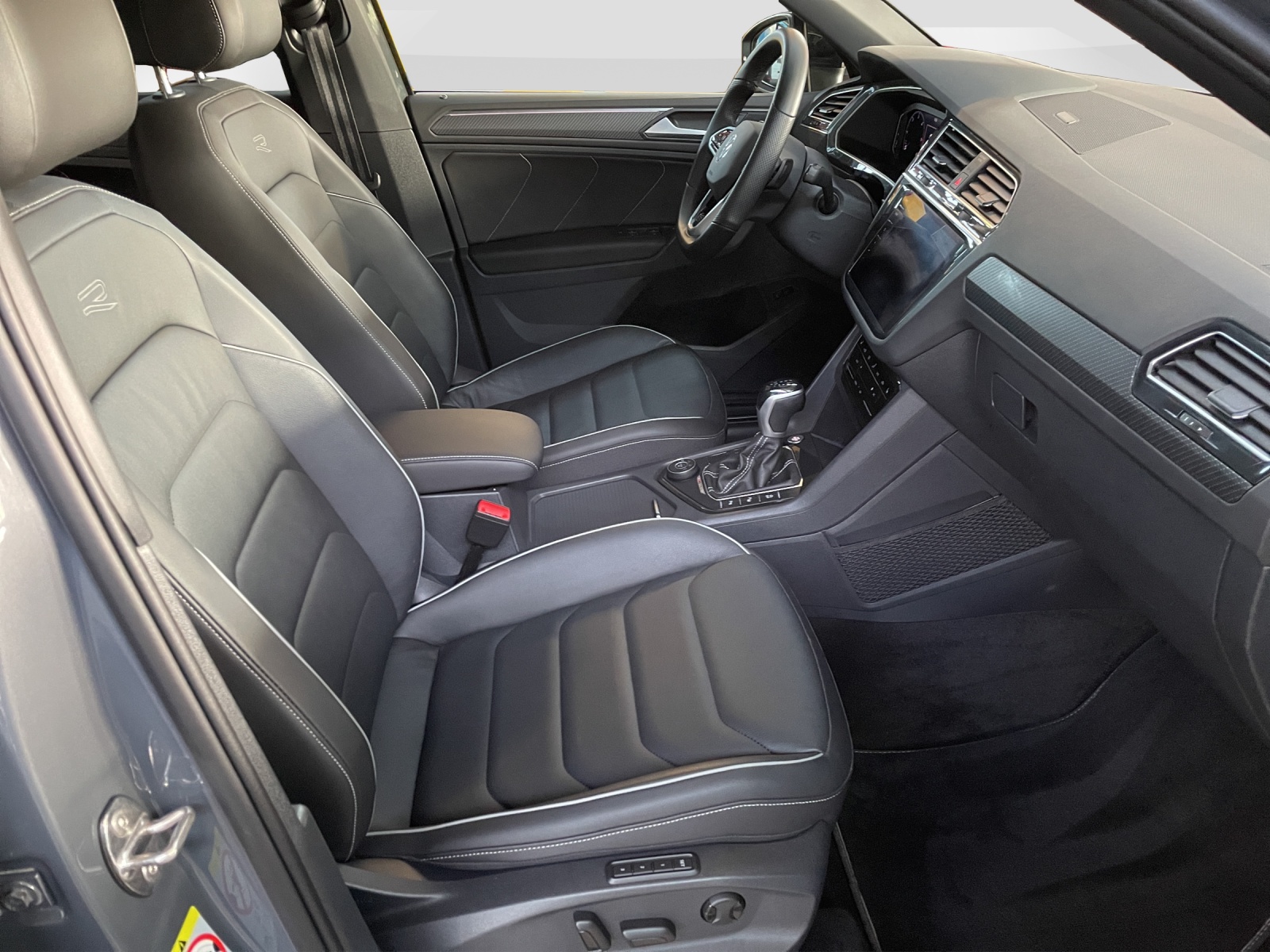 VW Tiguan 2.0 TDI SCR R-Line DSG-image-8