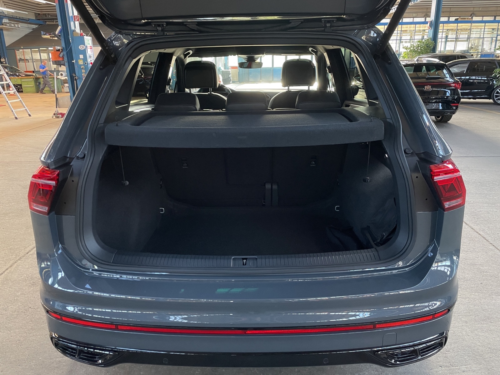 VW Tiguan 2.0 TDI SCR R-Line DSG-image-10