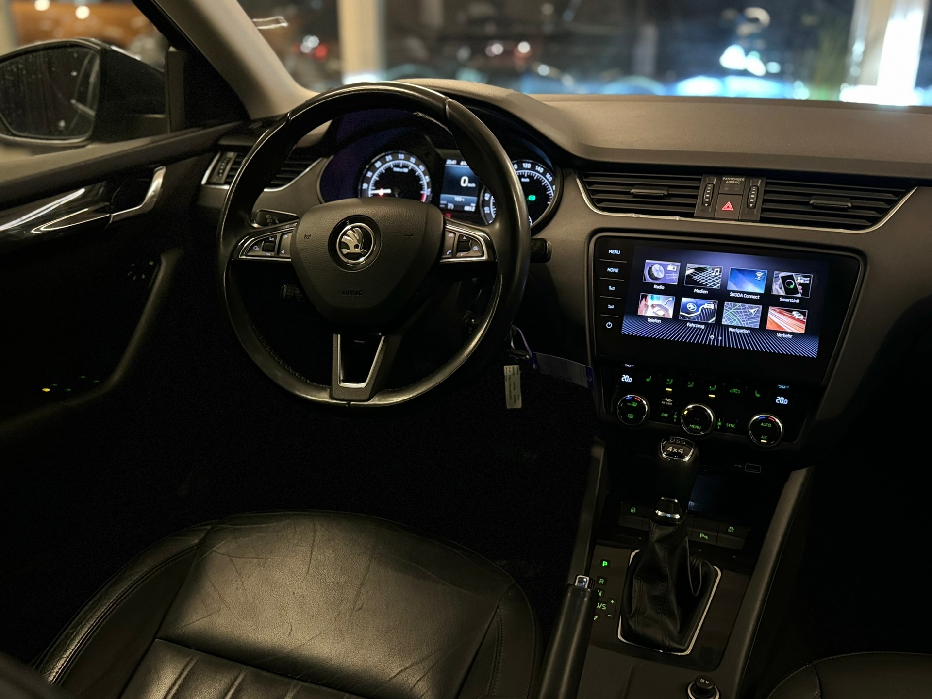 SKODA Octavia Combi 2.0 TDI Style 4x4-image-10
