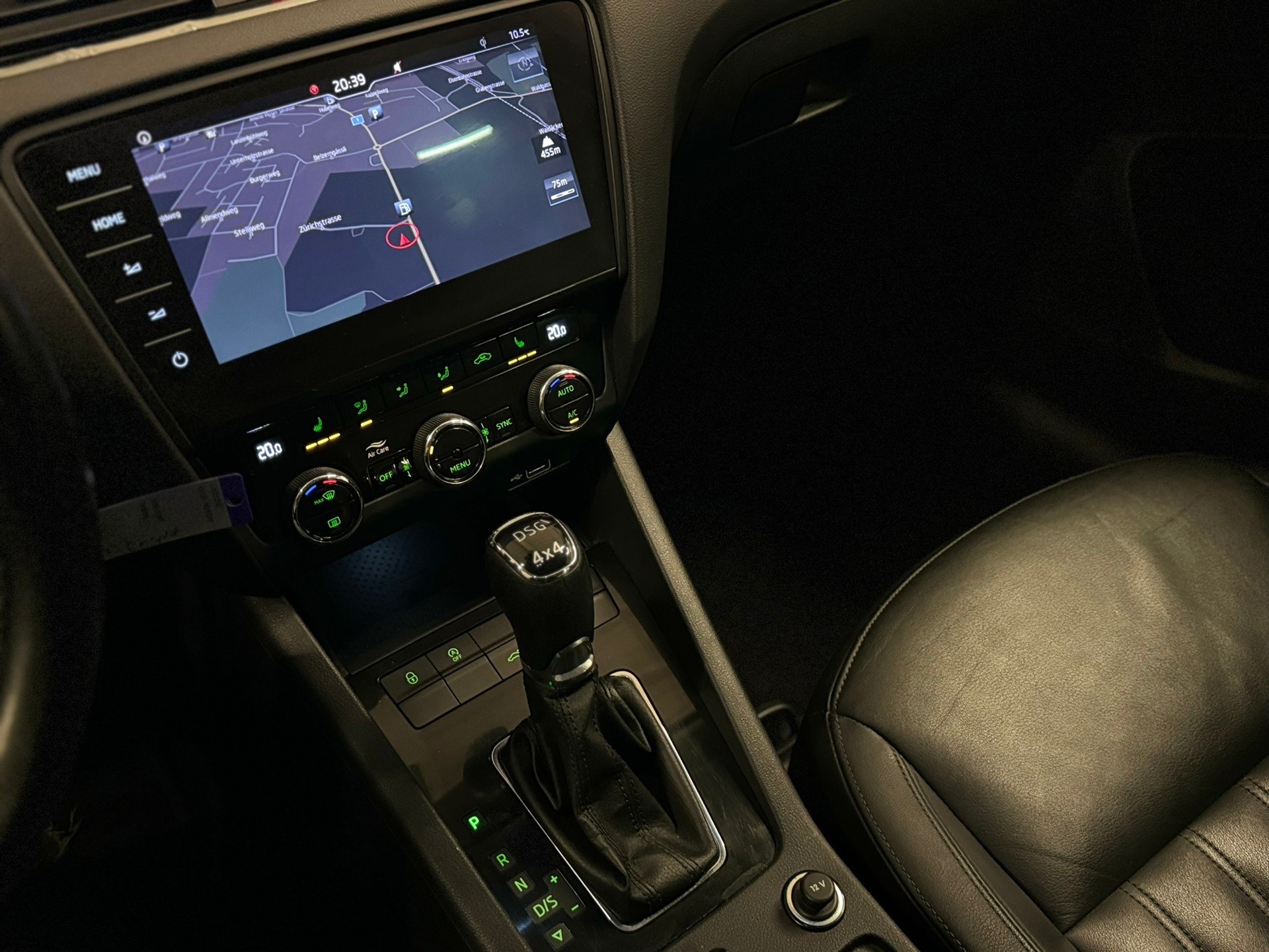 SKODA Octavia Combi 2.0 TDI Style 4x4-image-14