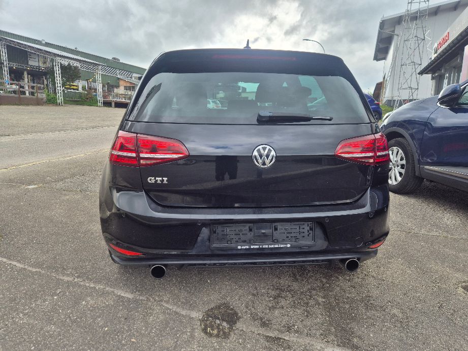 VW Golf 2.0 TSI GTI-image-5