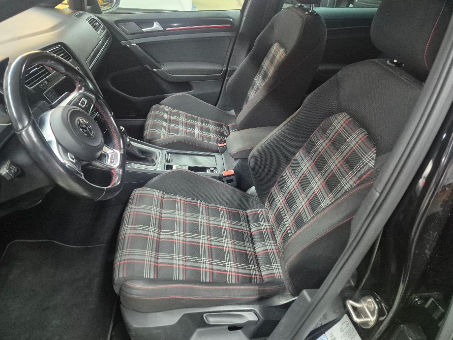 VW Golf 2.0 TSI GTI-image-8