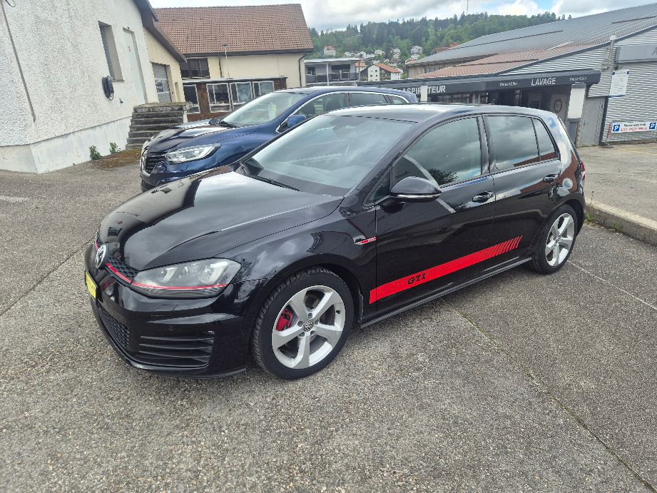 VW Golf 2.0 TSI GTI-image-2