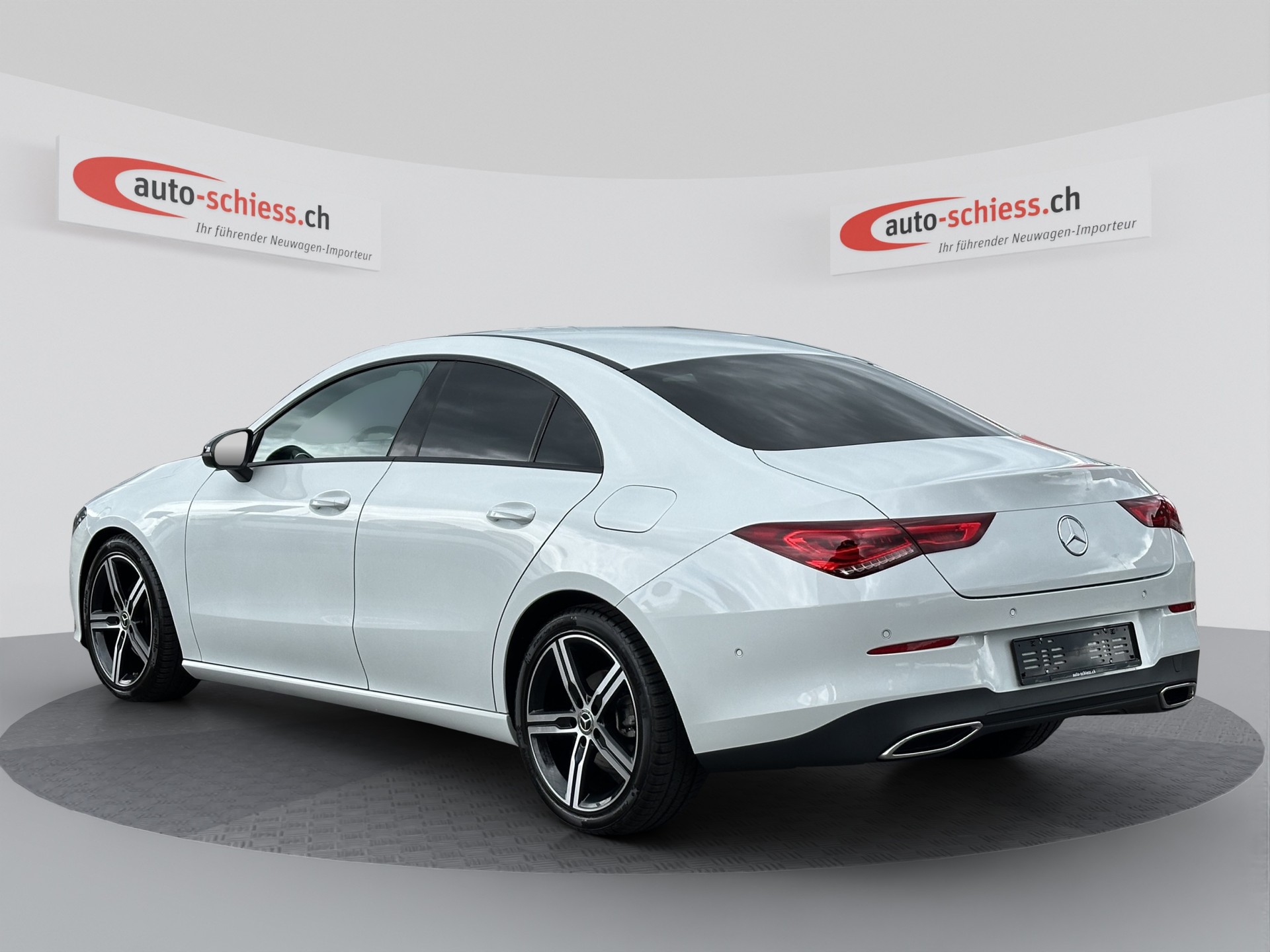 MERCEDES-BENZ CLA 180 Progressive Night 7G-DCT-image-2