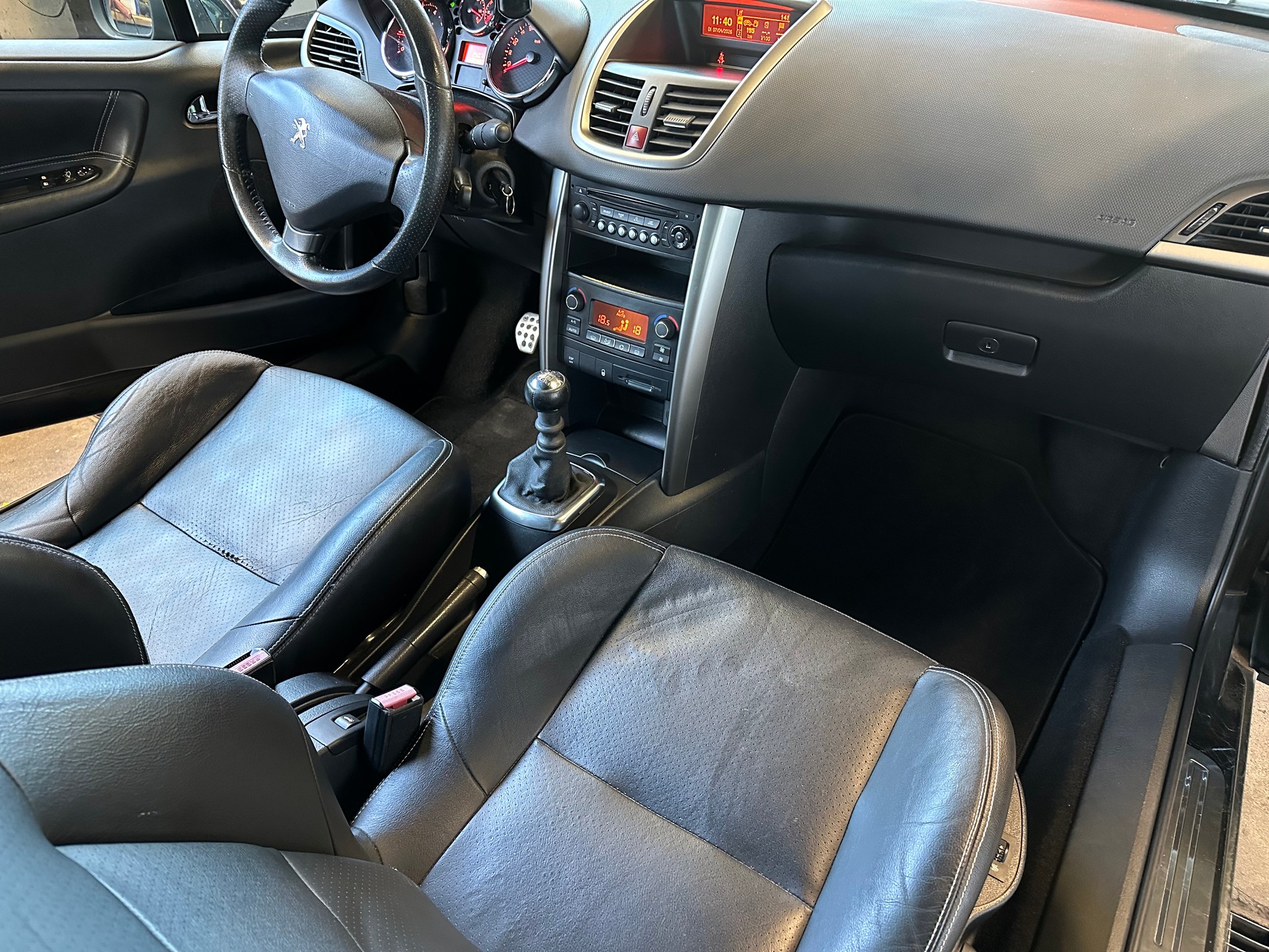 PEUGEOT 207 CC 1.6 16V Turbo Sport-image-9
