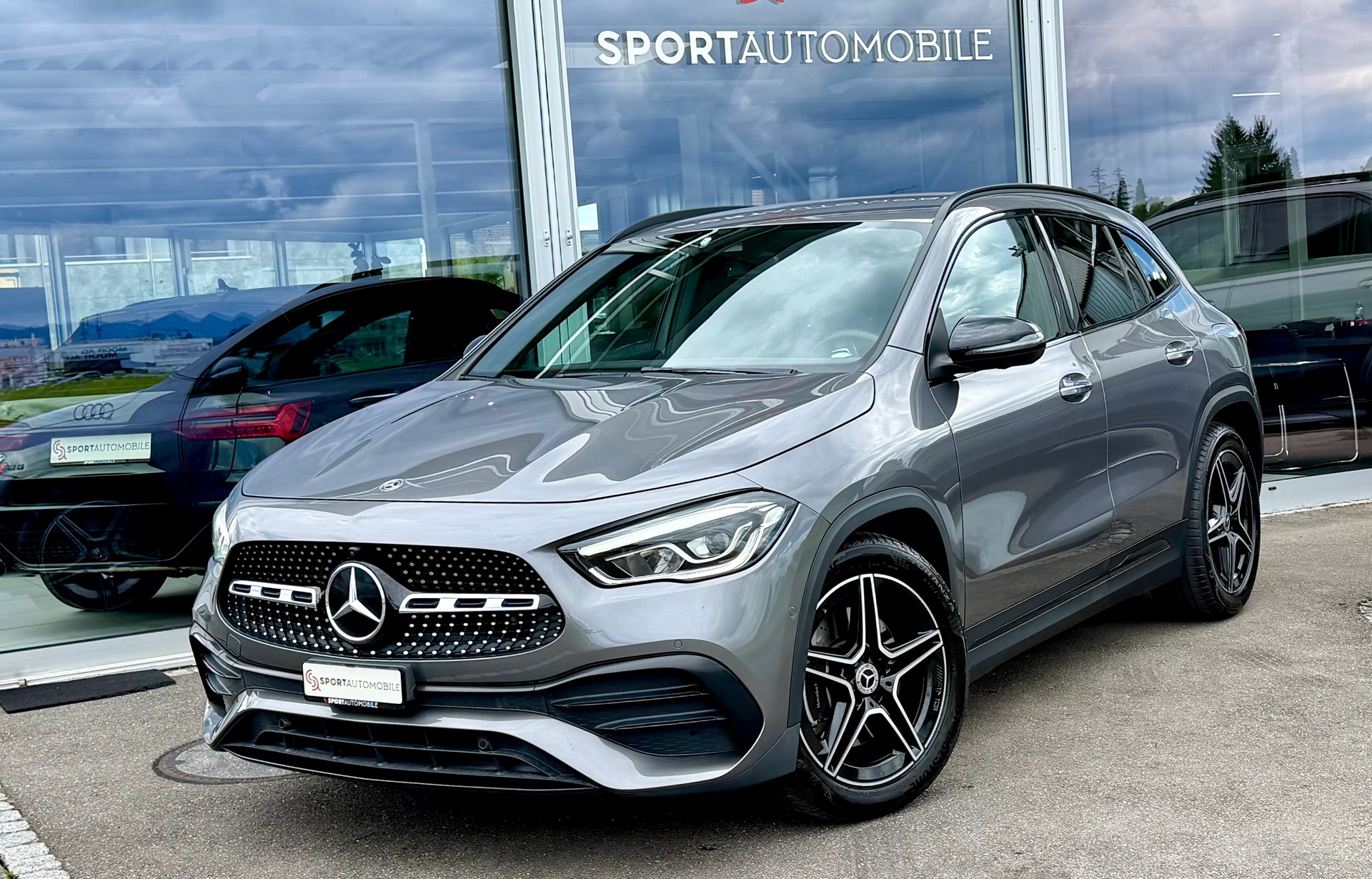 MERCEDES-BENZ GLA 250 4Matic AMG Line 8G-DCT-showroom-element-1