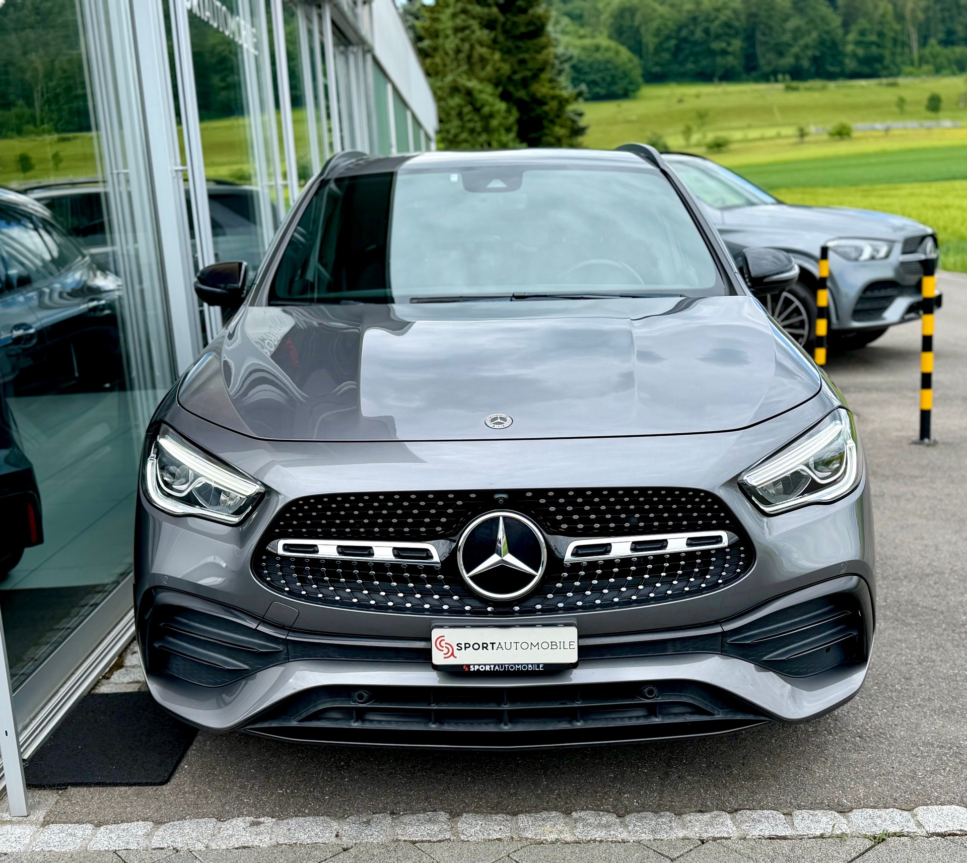 MERCEDES-BENZ GLA 250 4Matic AMG Line 8G-DCT-showroom-element-3
