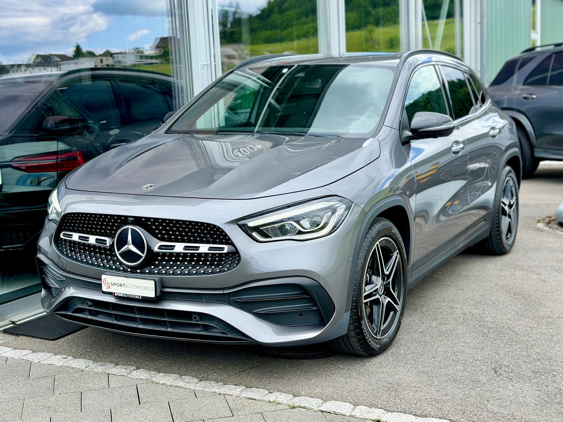 MERCEDES-BENZ GLA 250 4Matic AMG Line 8G-DCT-showroom-element-2