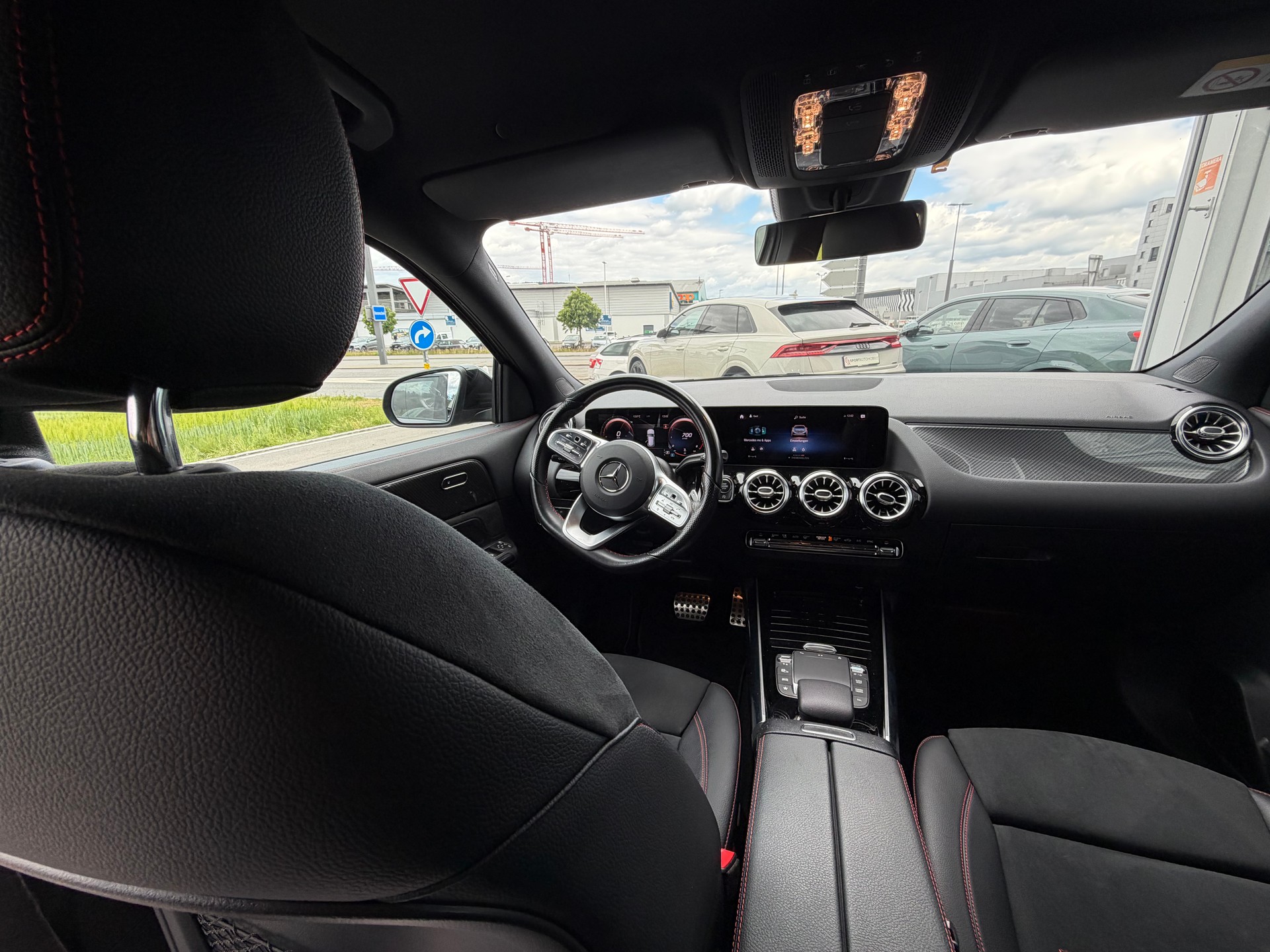 MERCEDES-BENZ GLA 250 4Matic AMG Line 8G-DCT-image-12