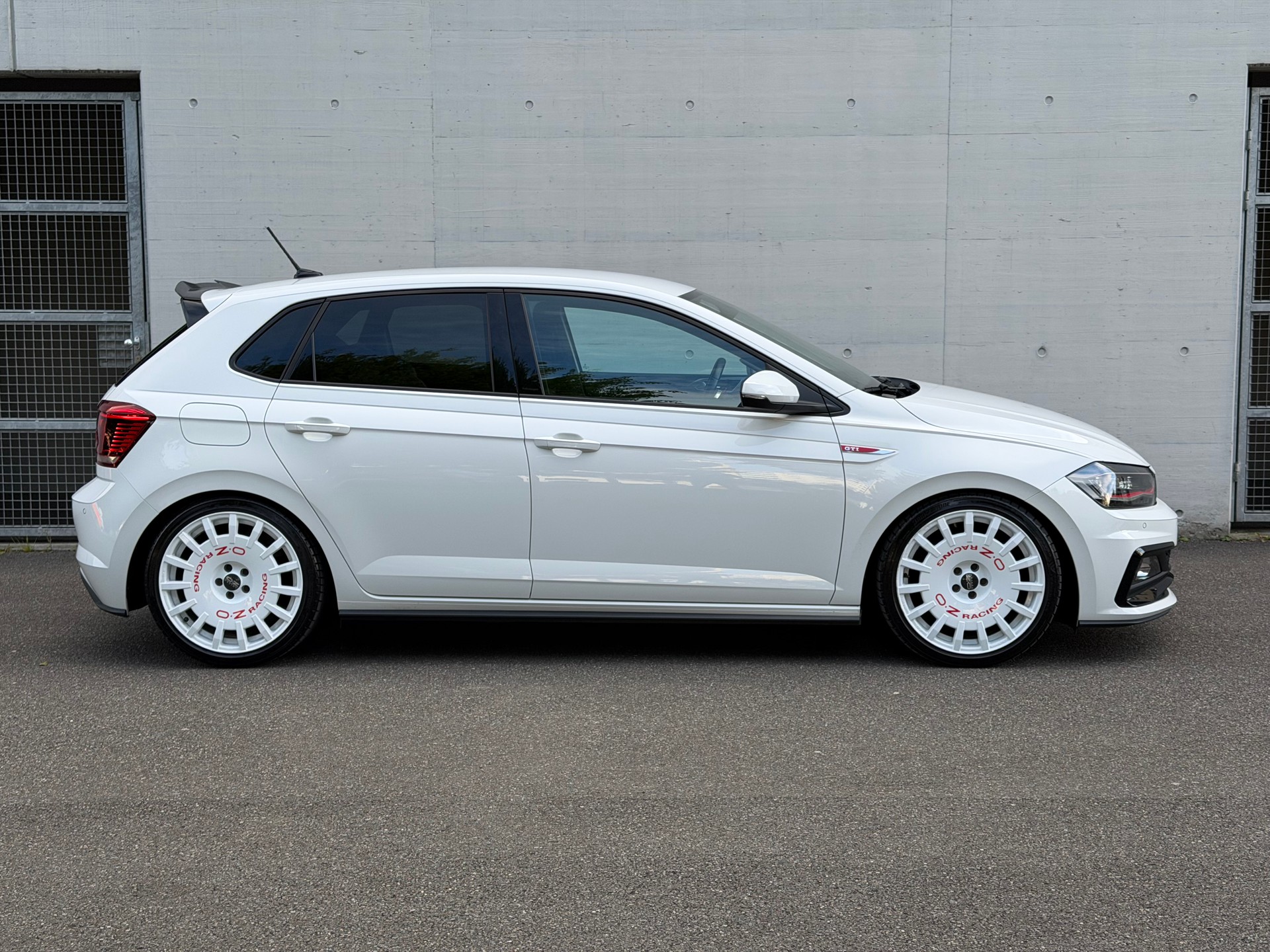 VW Polo 2.0 TSI GTI DSG-image-2