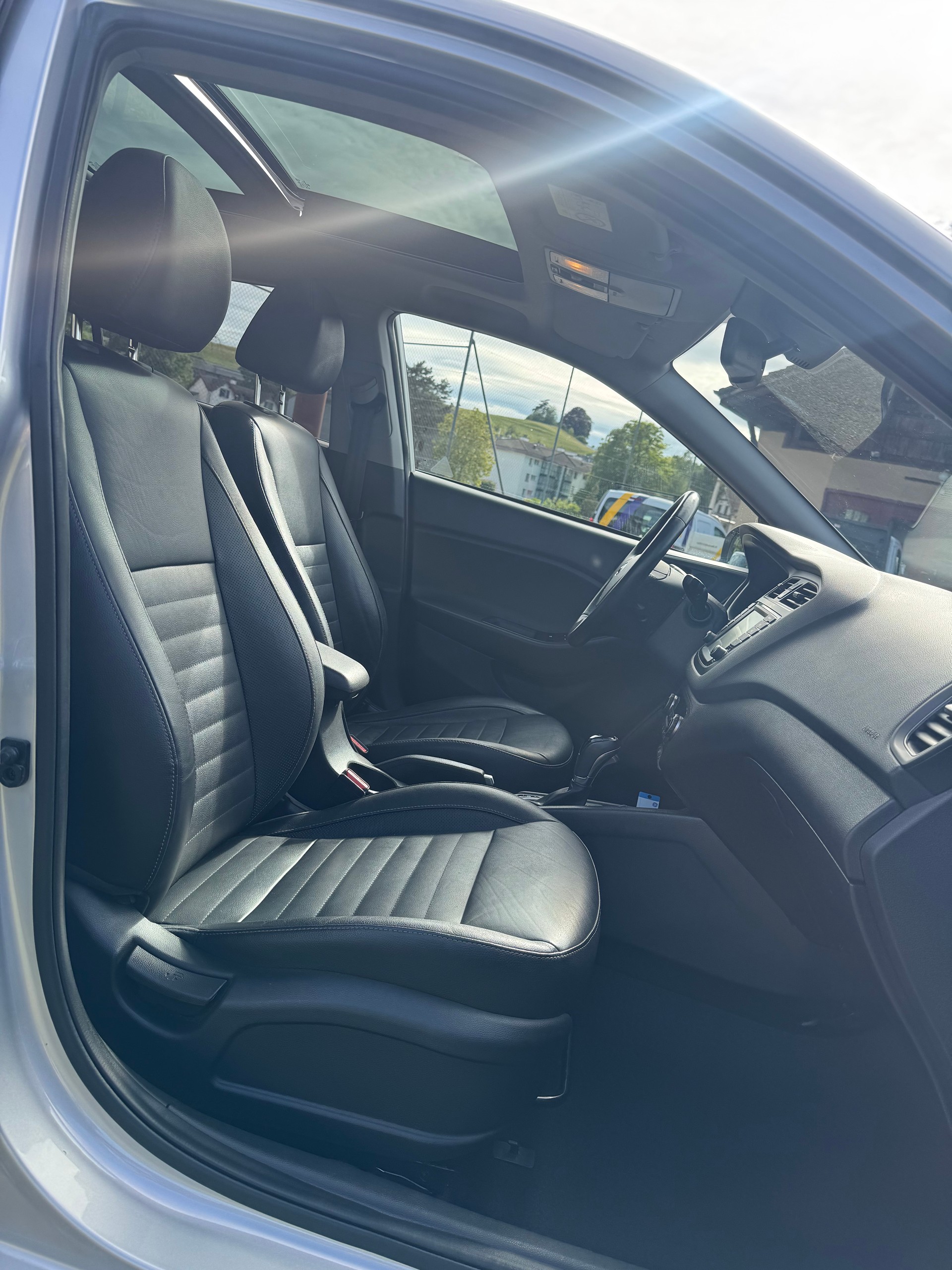 HYUNDAI i20 1.4 Vertex Automatic-image-11