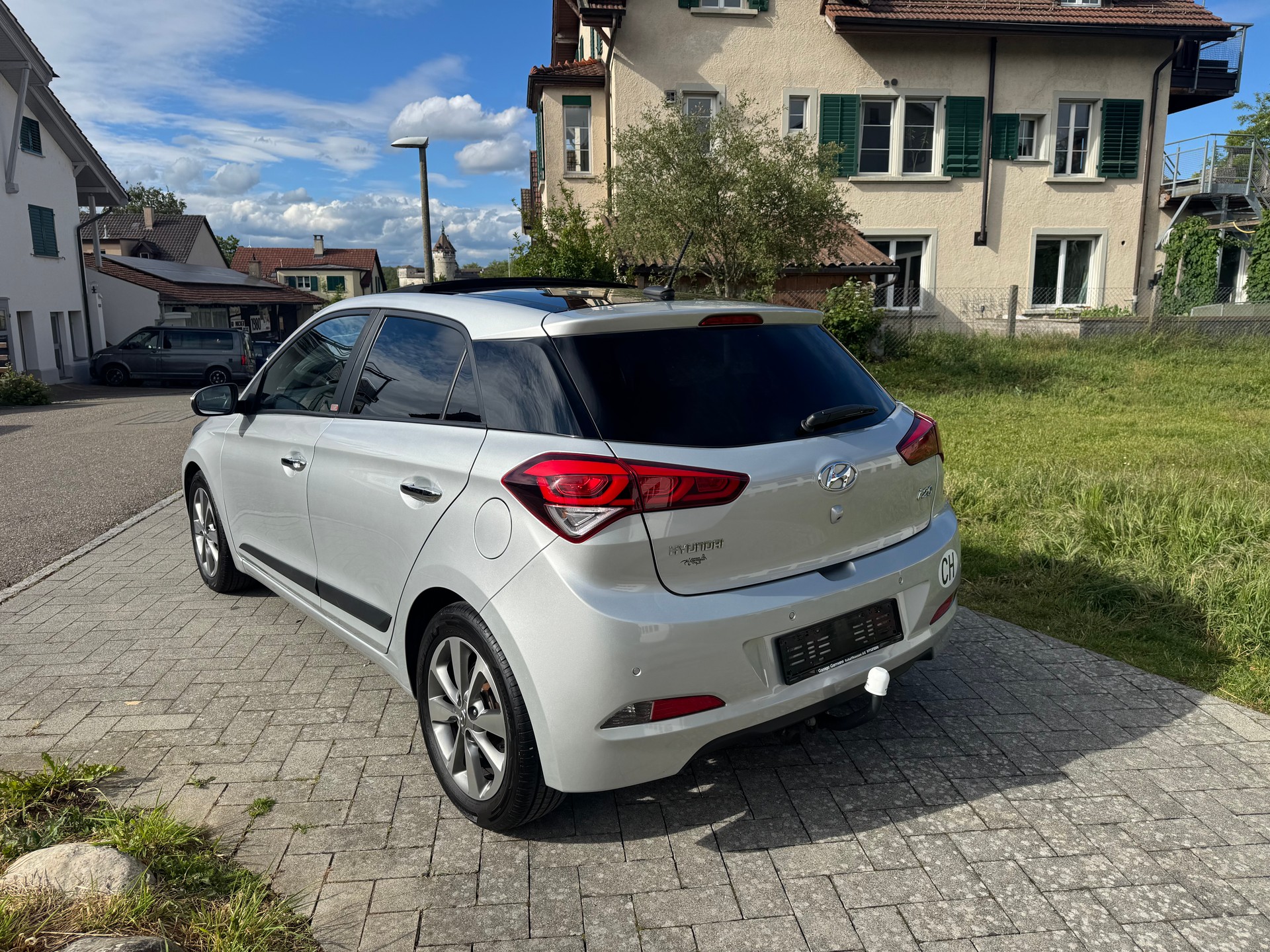 HYUNDAI i20 1.4 Vertex Automatic-image-4