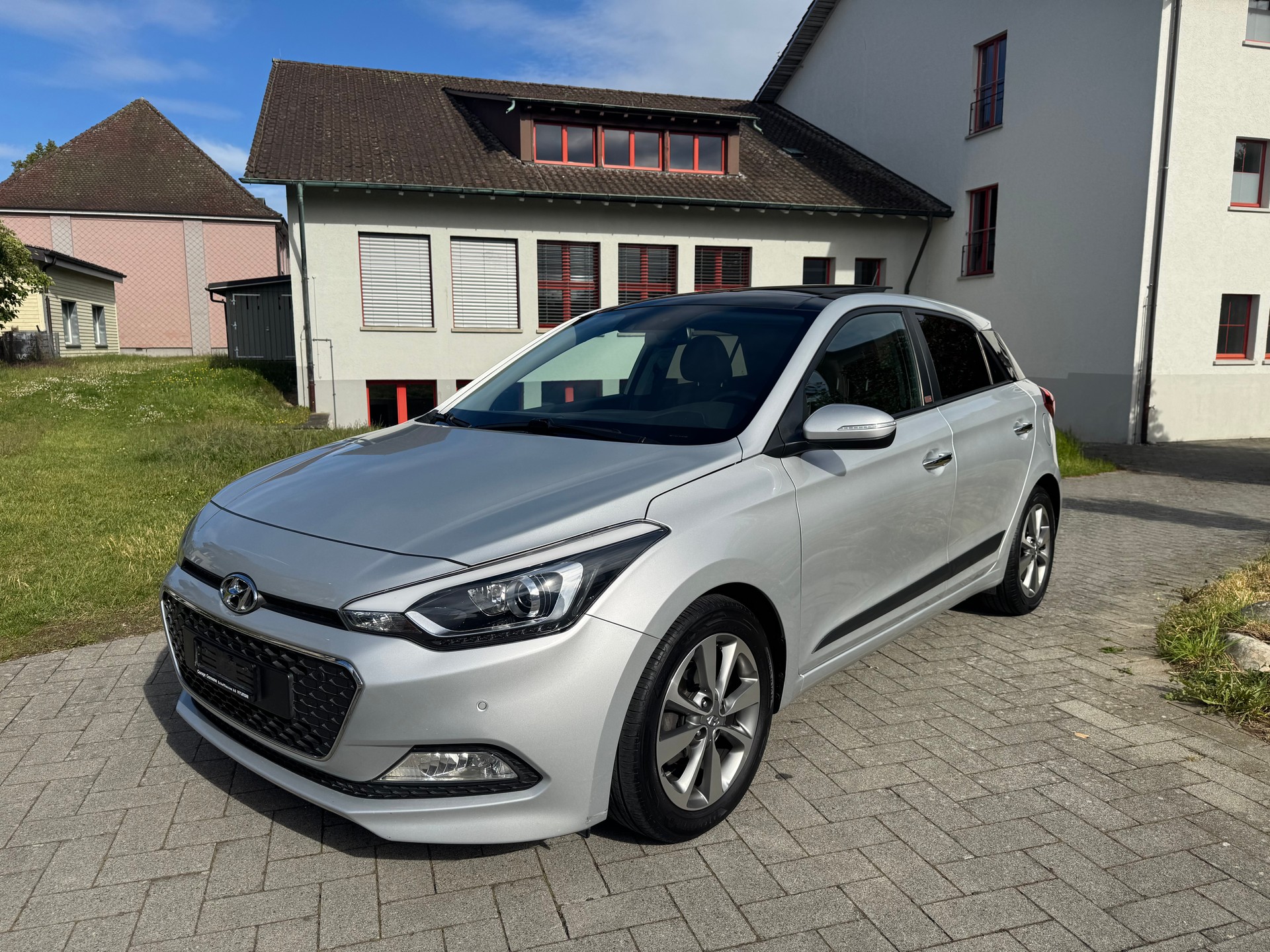 HYUNDAI i20 1.4 Vertex Automatic-image-2