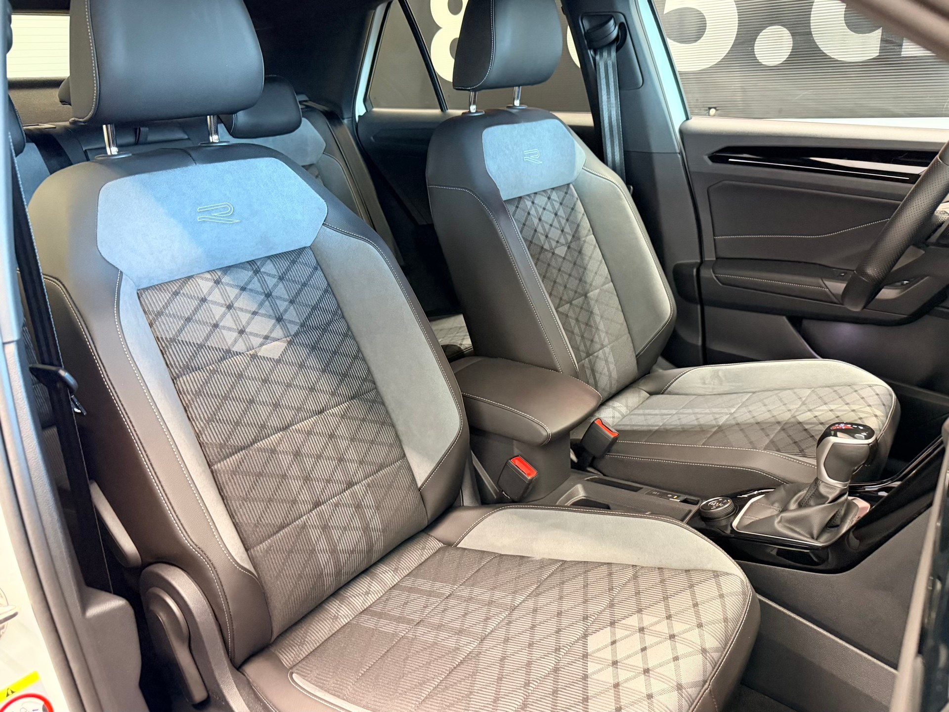 VW T-Roc 2.0 TSI R-Line DSG 4Motion-image-20
