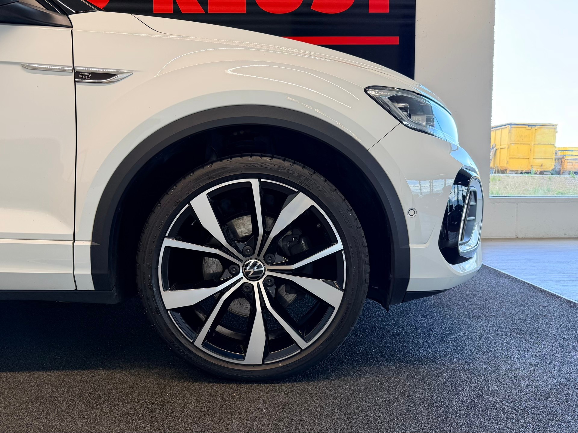 VW T-Roc 2.0 TSI R-Line DSG 4Motion-image-5