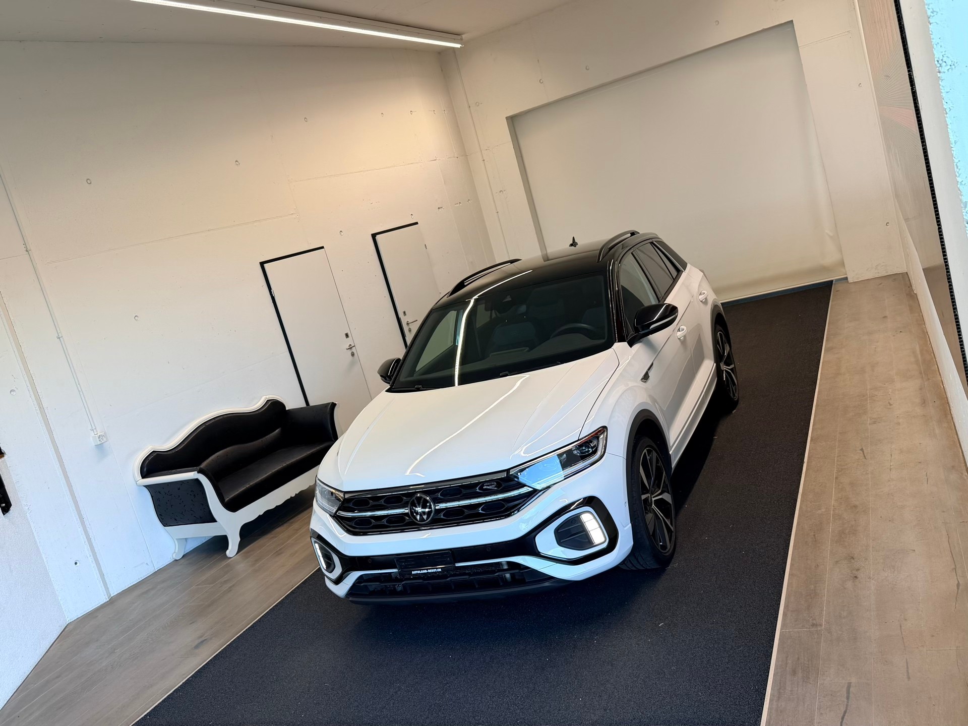 VW T-Roc 2.0 TSI R-Line DSG 4Motion-image-3