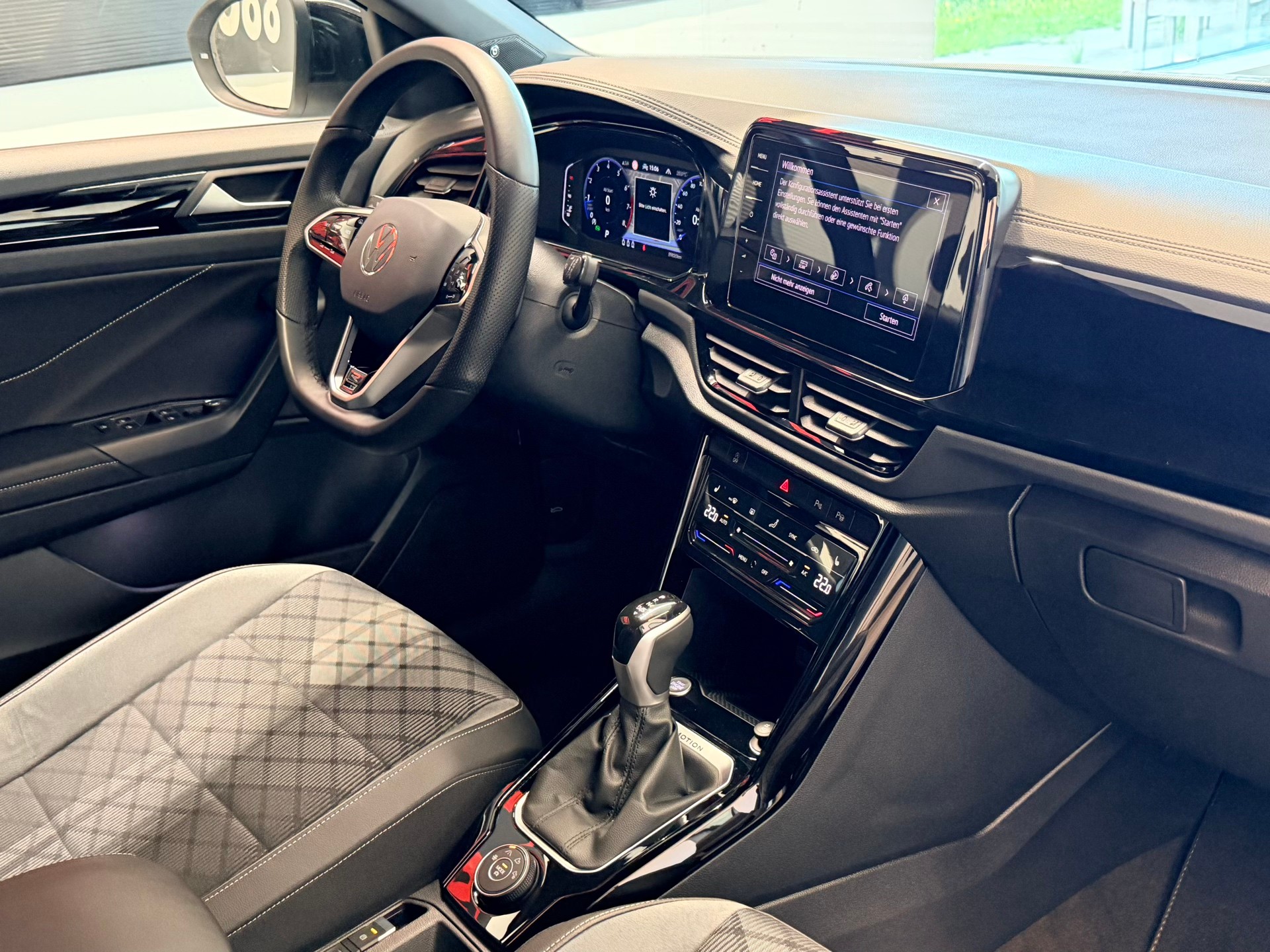 VW T-Roc 2.0 TSI R-Line DSG 4Motion-image-18