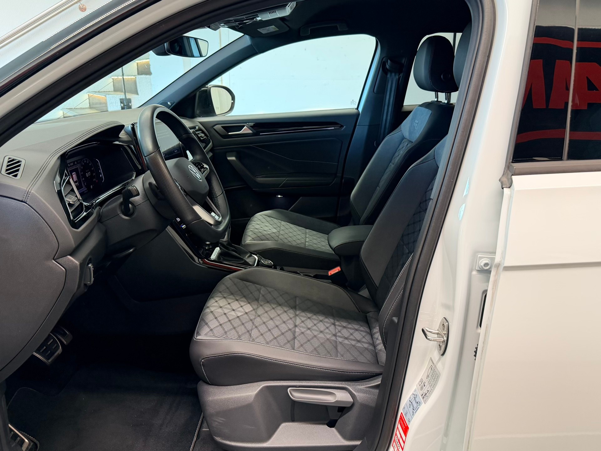 VW T-Roc 2.0 TSI R-Line DSG 4Motion-image-13