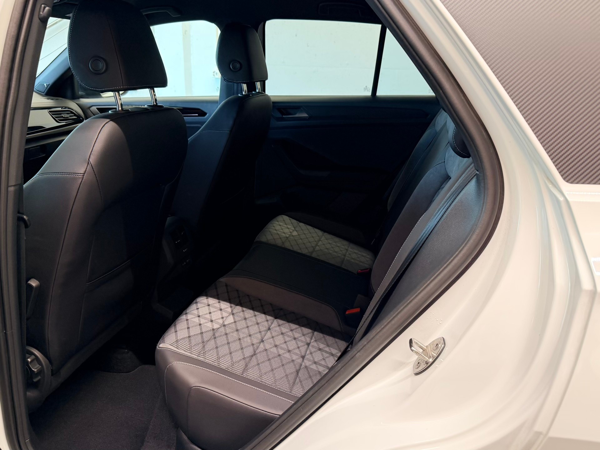 VW T-Roc 2.0 TSI R-Line DSG 4Motion-image-15