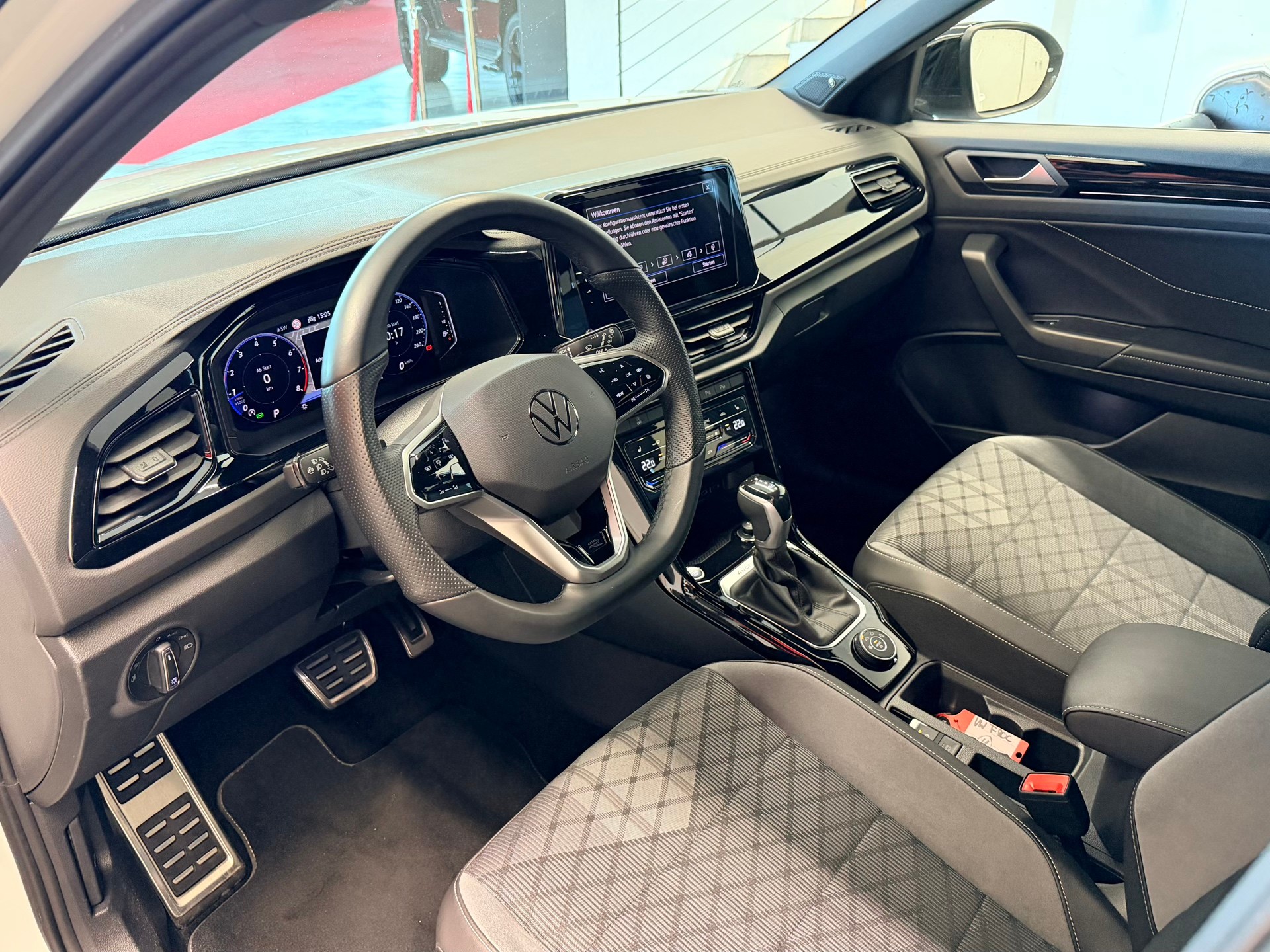 VW T-Roc 2.0 TSI R-Line DSG 4Motion-image-11