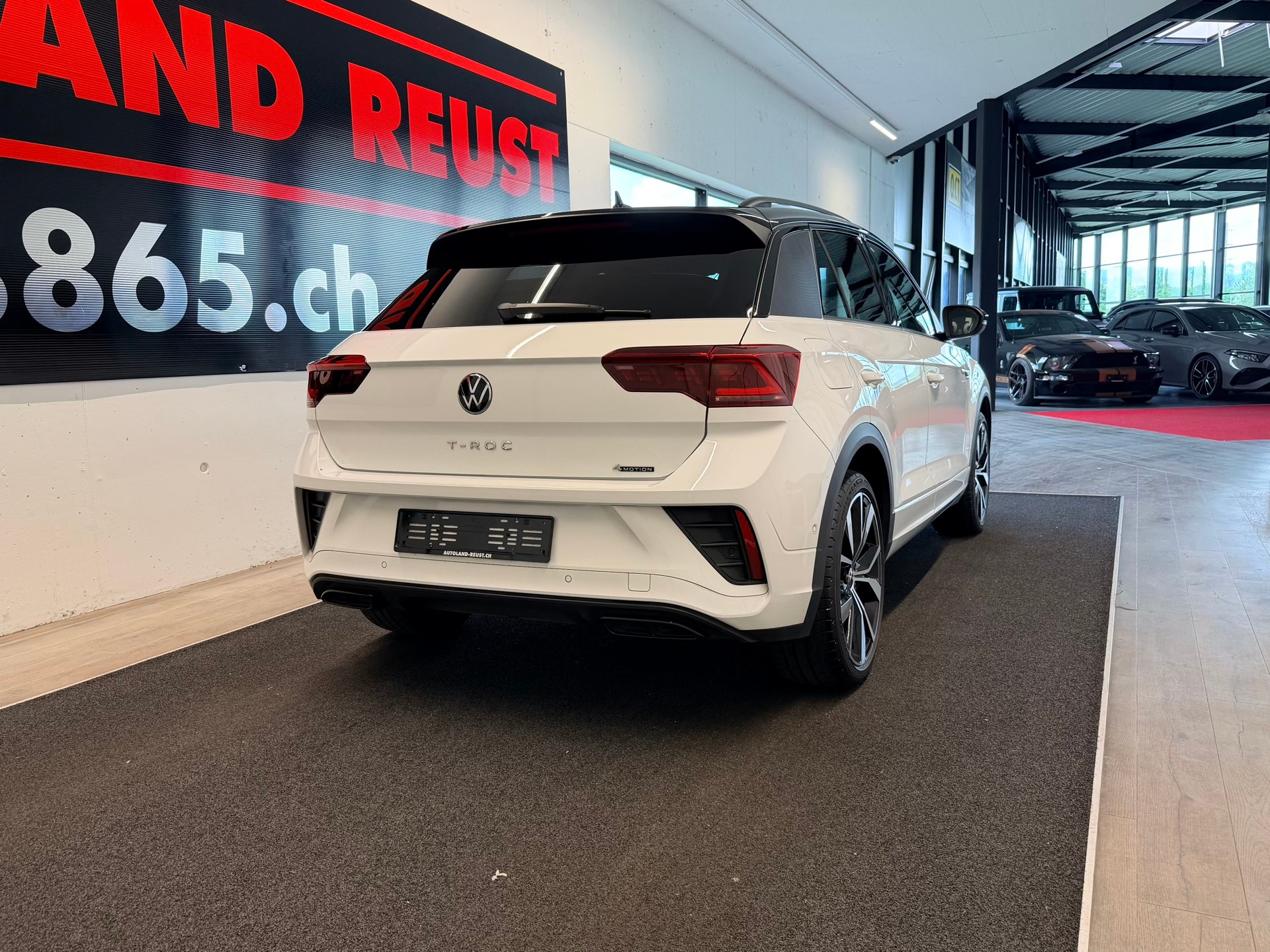 VW T-Roc 2.0 TSI R-Line DSG 4Motion-image-6