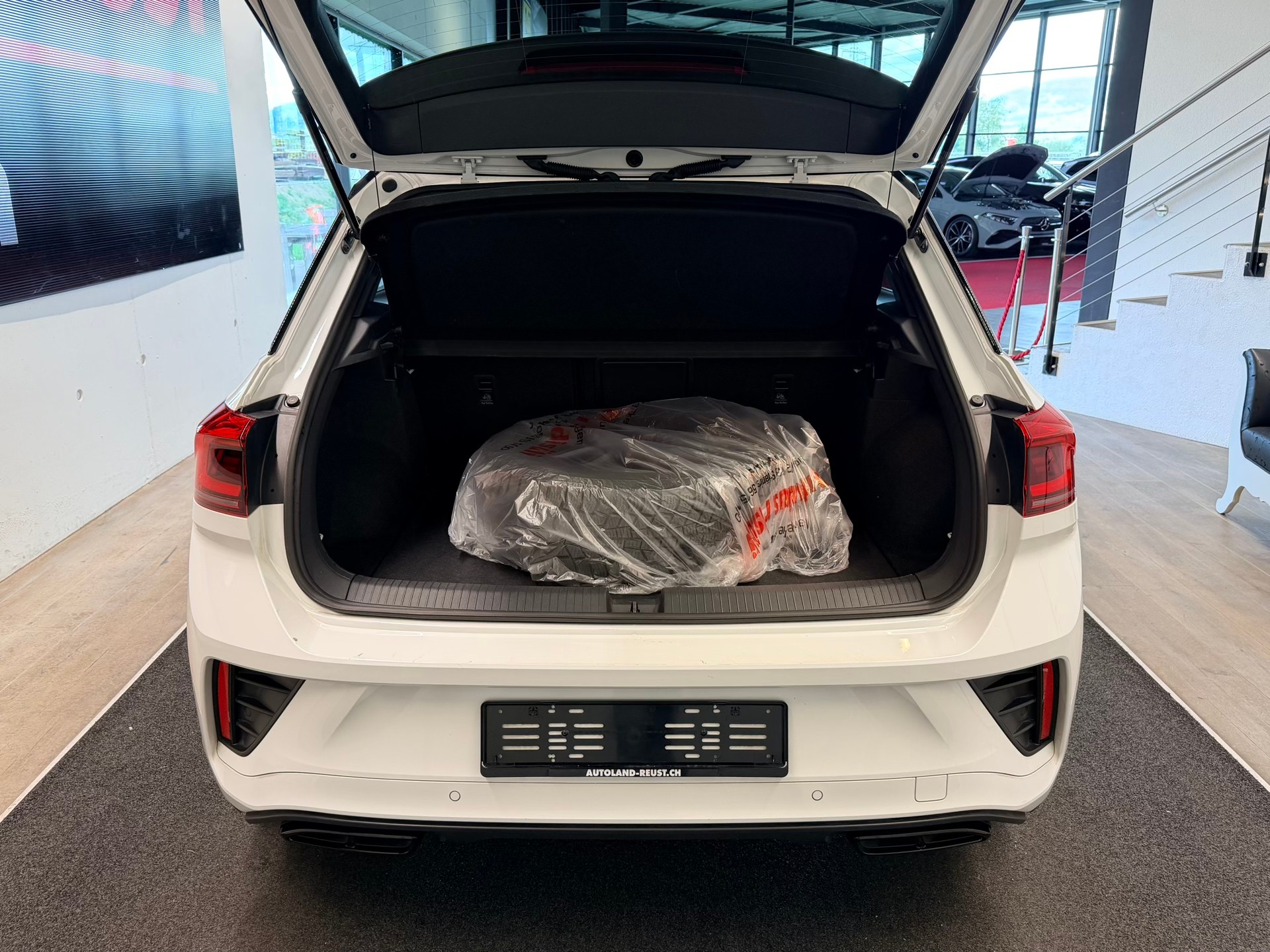 VW T-Roc 2.0 TSI R-Line DSG 4Motion-image-9