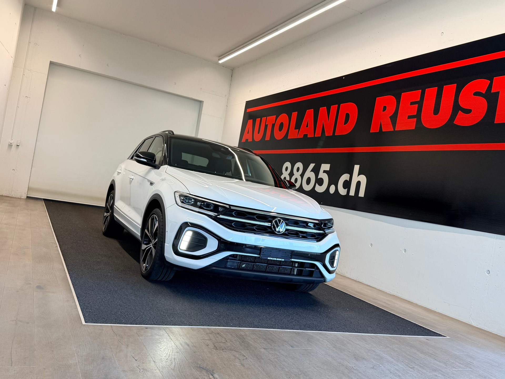 VW T-Roc 2.0 TSI R-Line DSG 4Motion-image-0