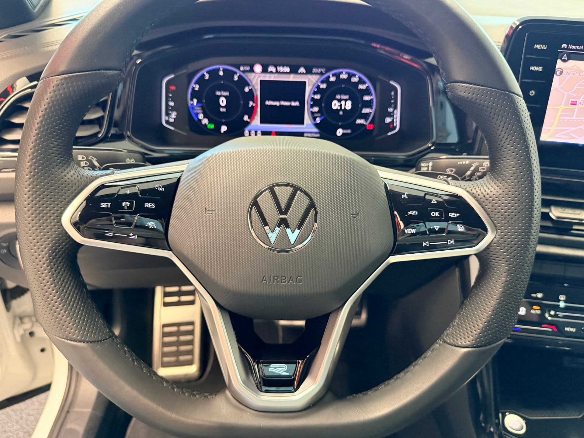 VW T-Roc 2.0 TSI R-Line DSG 4Motion-image-25