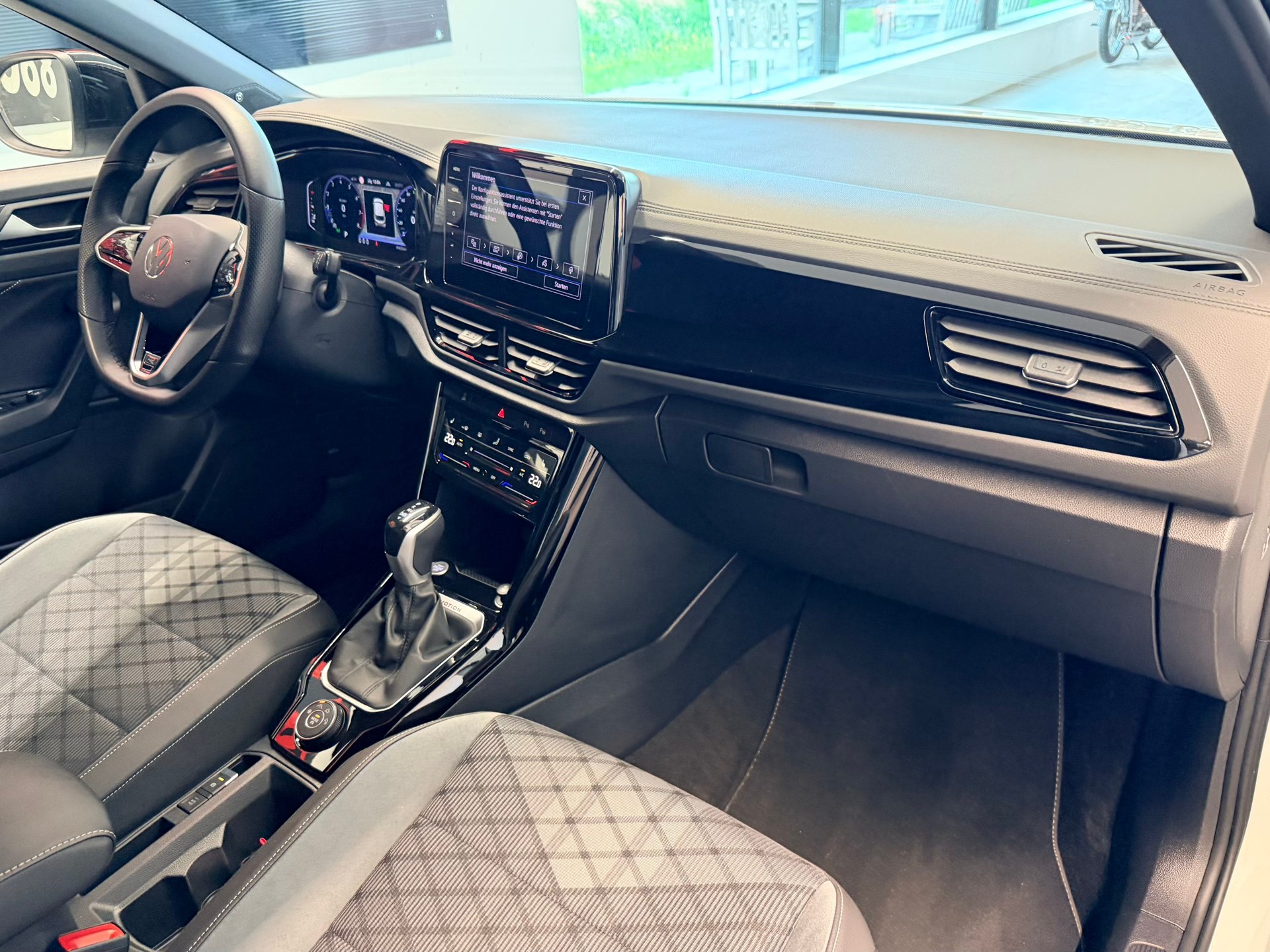VW T-Roc 2.0 TSI R-Line DSG 4Motion-image-17
