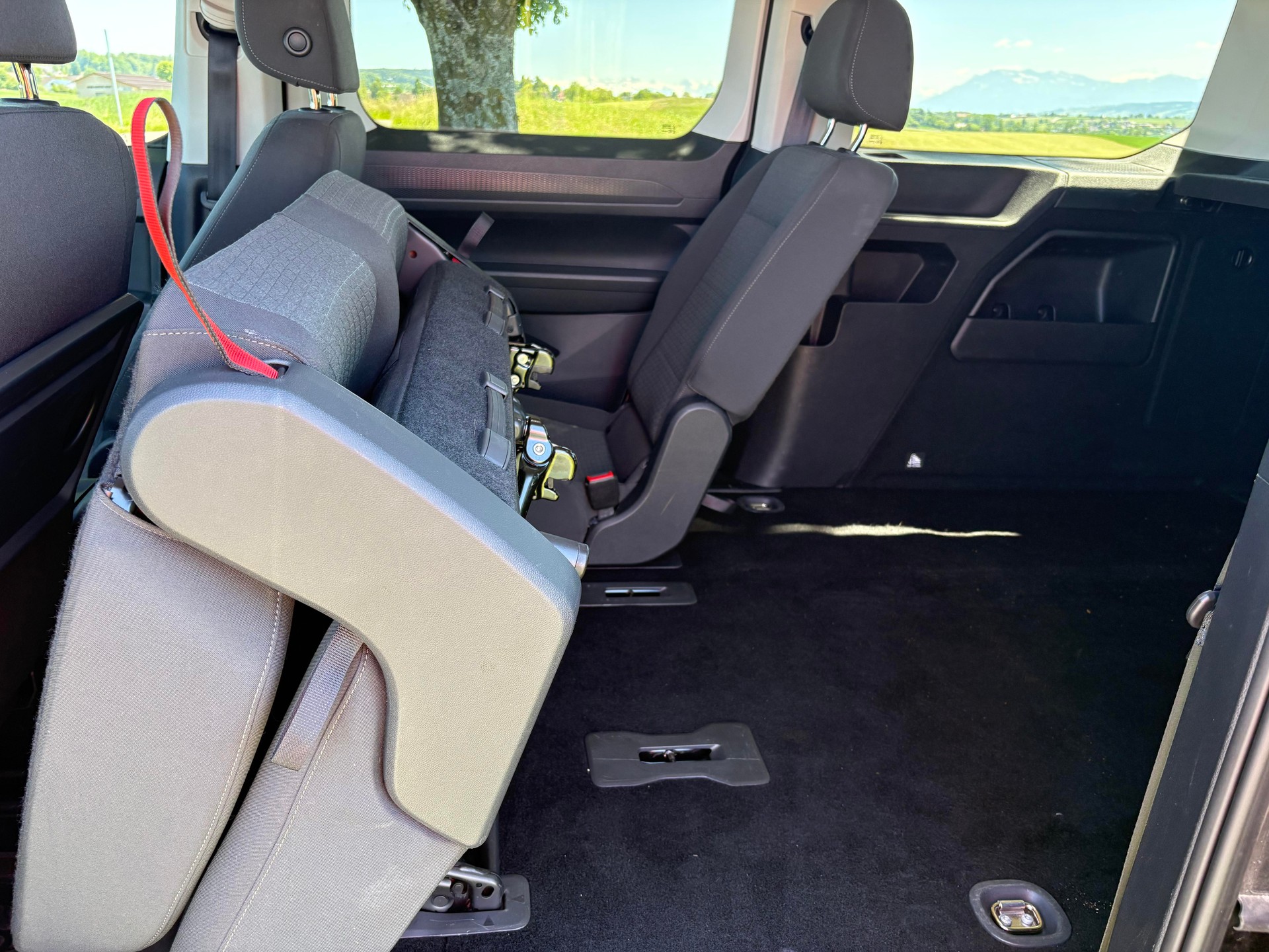 FORD Grand Tourneo Connect 2.0 EcoBlue 102 Titanium-image-2