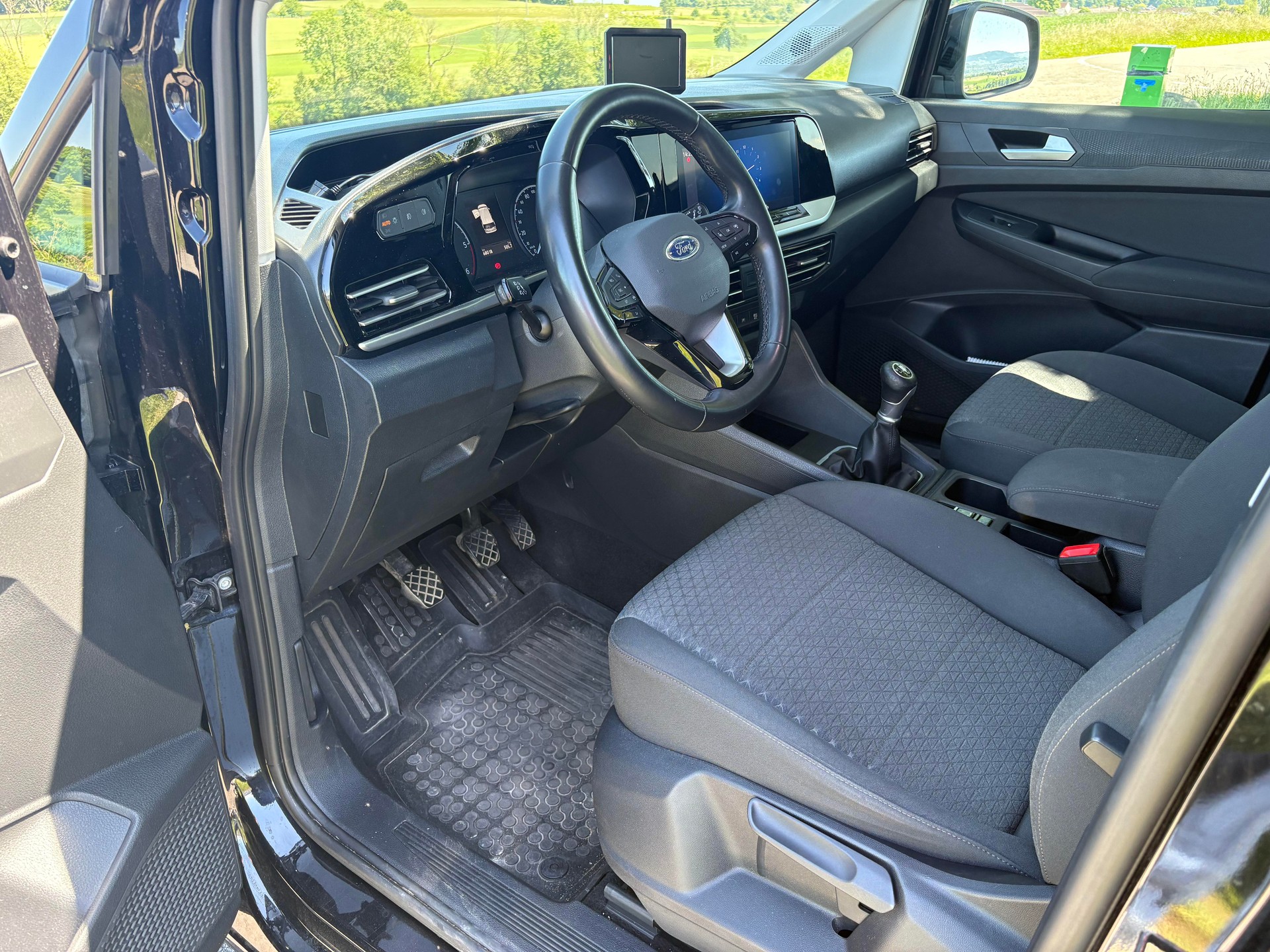 FORD Grand Tourneo Connect 2.0 EcoBlue 102 Titanium-image-1