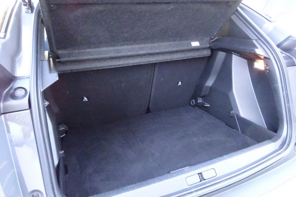 PEUGEOT 2008 1.2 145 MHEV GT-image-11