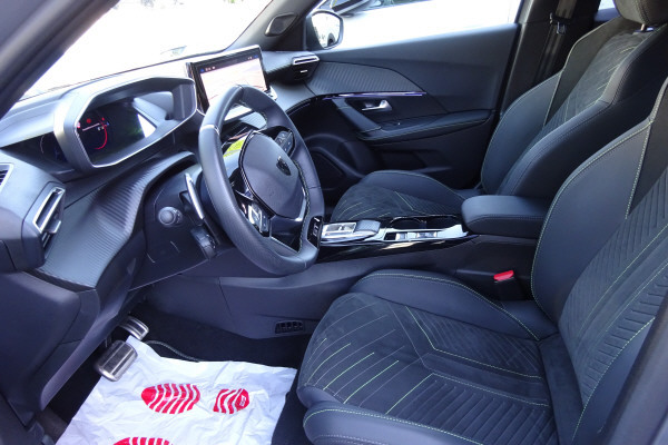 PEUGEOT 2008 1.2 145 MHEV GT-showroom-element-1