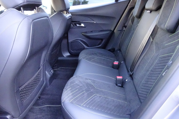 PEUGEOT 2008 1.2 145 MHEV GT-image-4