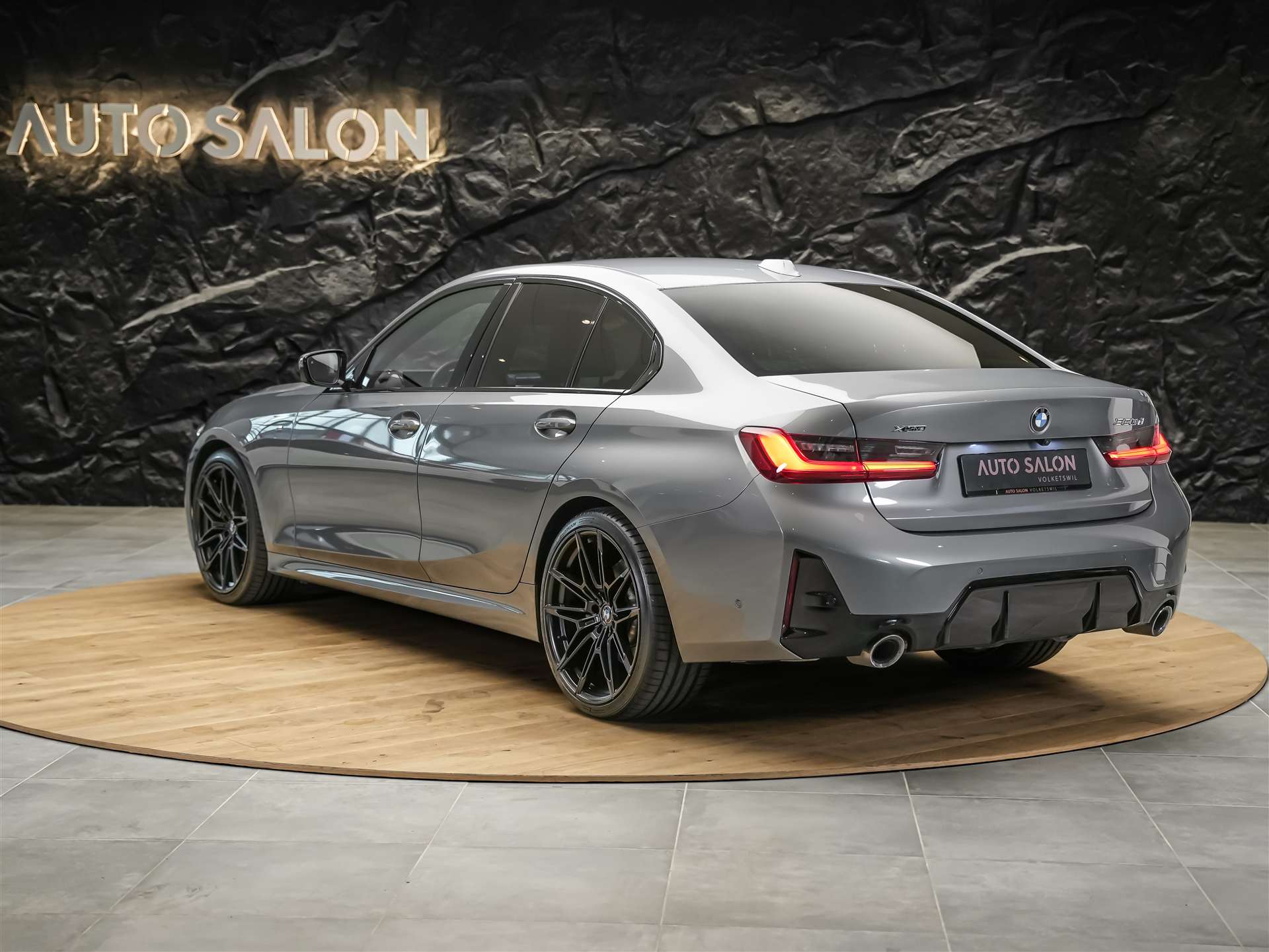 BMW 330d xDrive M Sport *Facelift*20"Zoll*Rückfahrkamera*-image-2