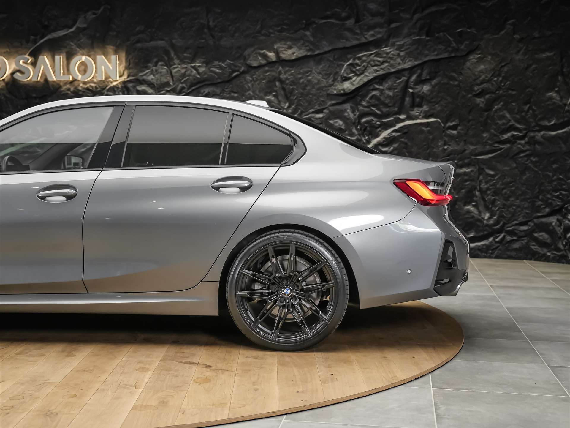 BMW 330d xDrive M Sport *Facelift*20"Zoll*Rückfahrkamera*-image-16